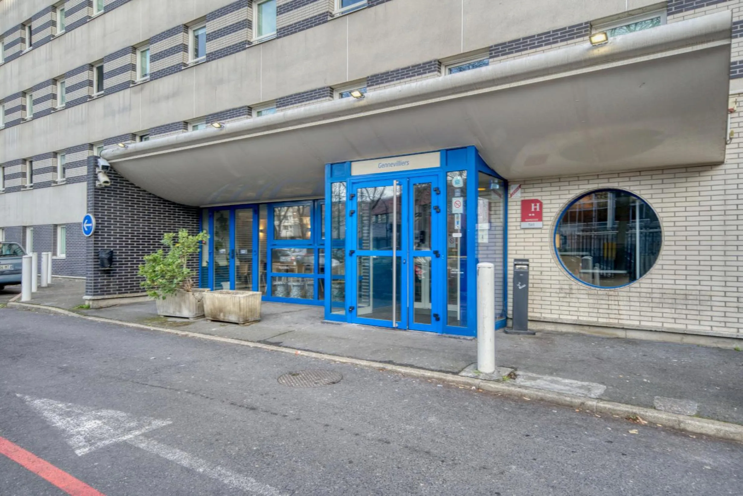 Property building in ibis Budget Gennevilliers Asnières - Rénové en 2025