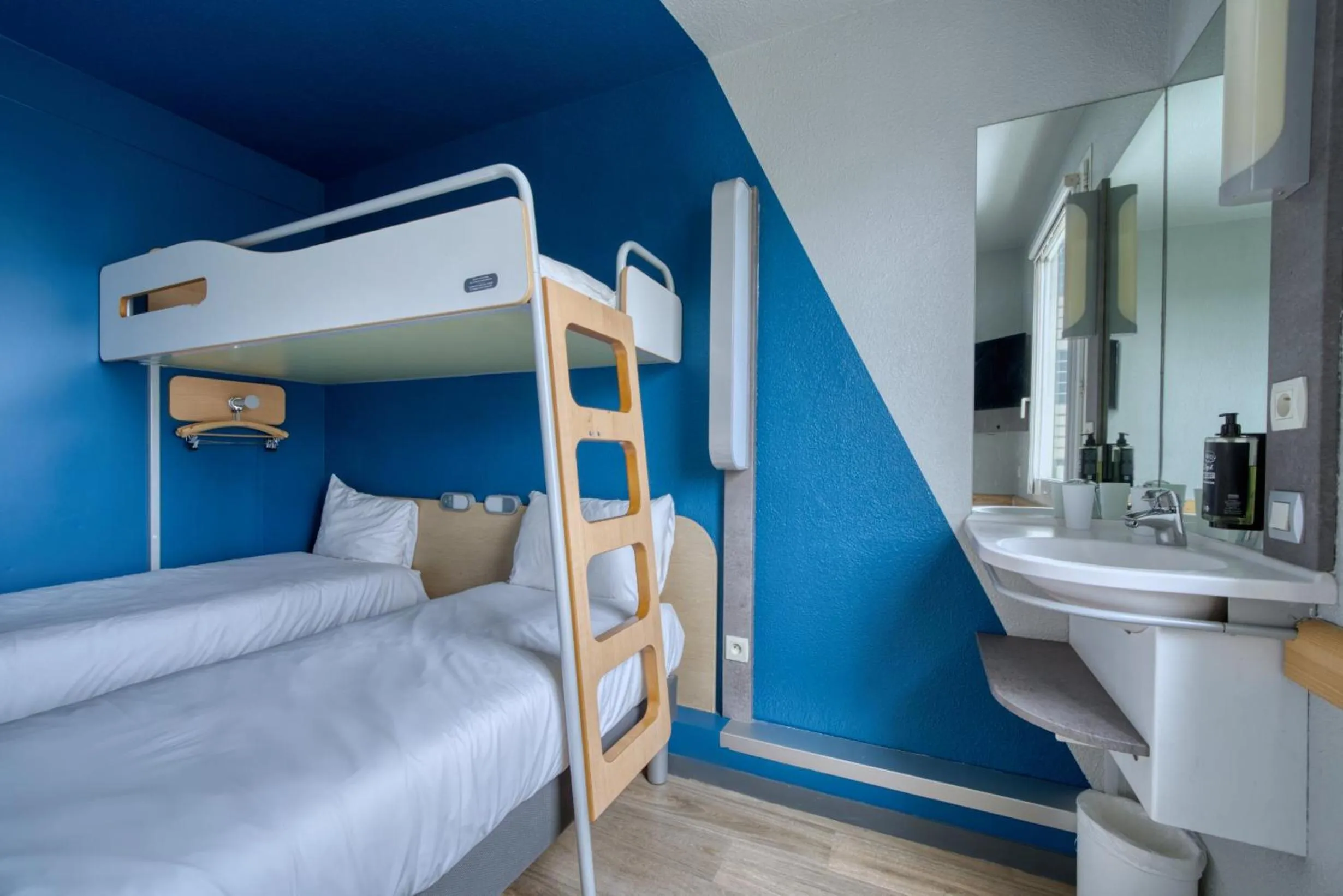 Bedroom, Bed in ibis Budget Gennevilliers Asnières - Rénové en 2025