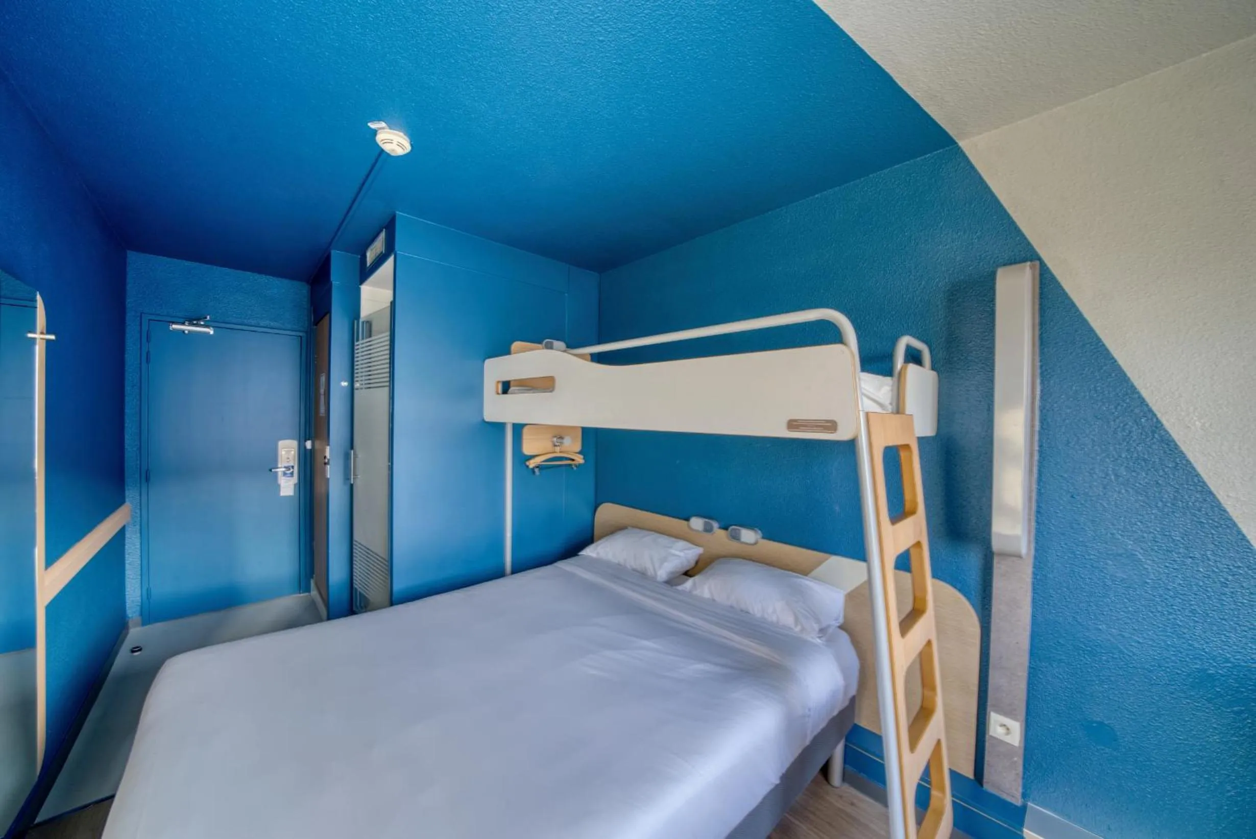 Bedroom, Bed in ibis Budget Gennevilliers Asnières - Rénové en 2025