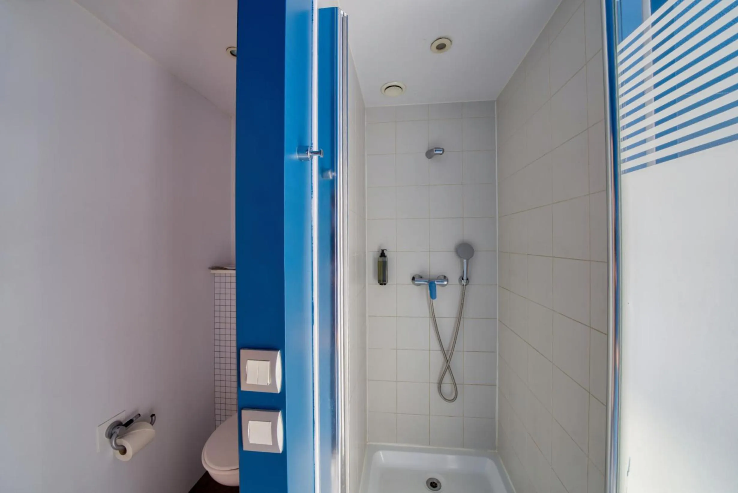 Shower in ibis Budget Gennevilliers Asnières - Rénové en 2025