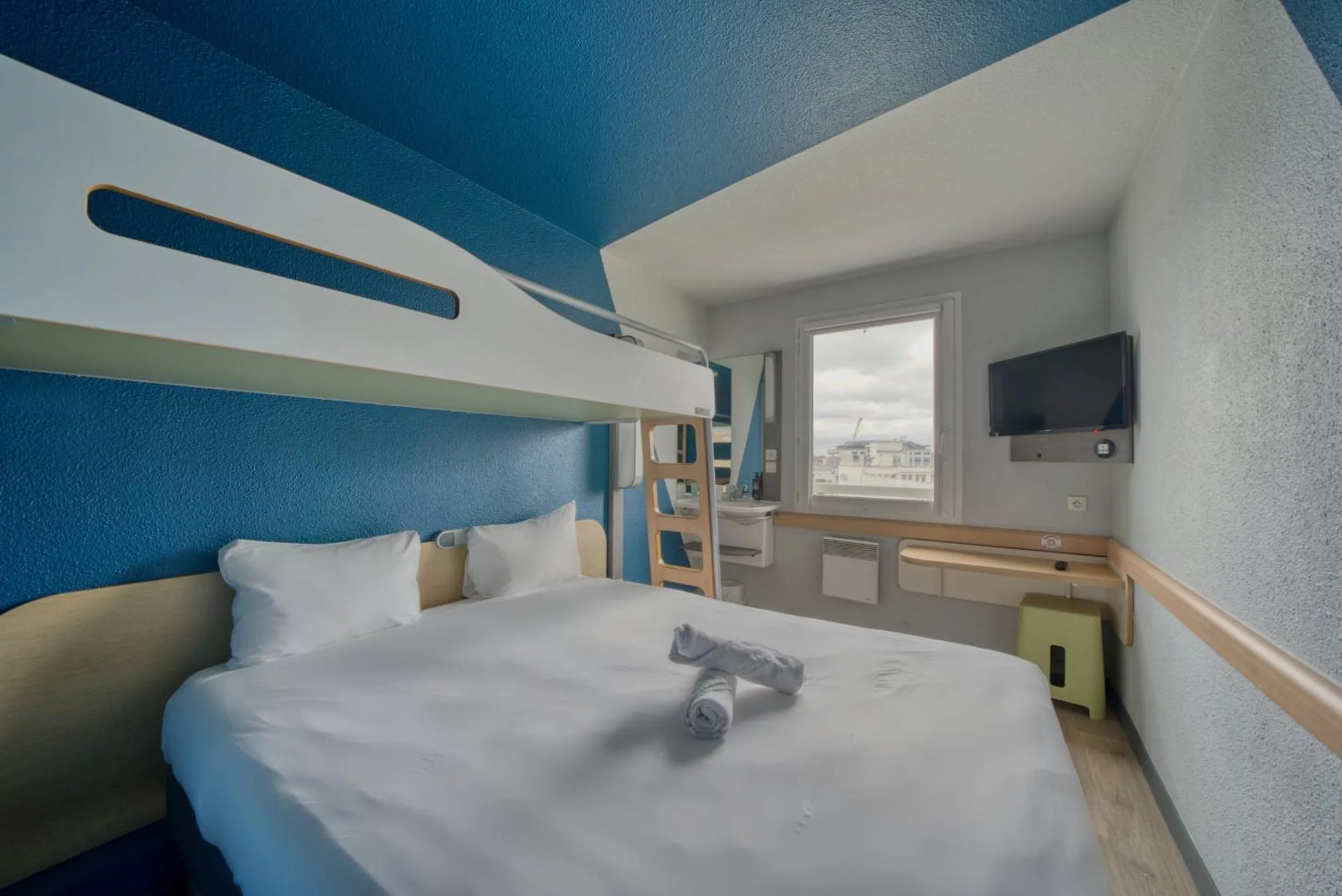 Bedroom, Bed in ibis Budget Gennevilliers Asnières - Rénové en 2025