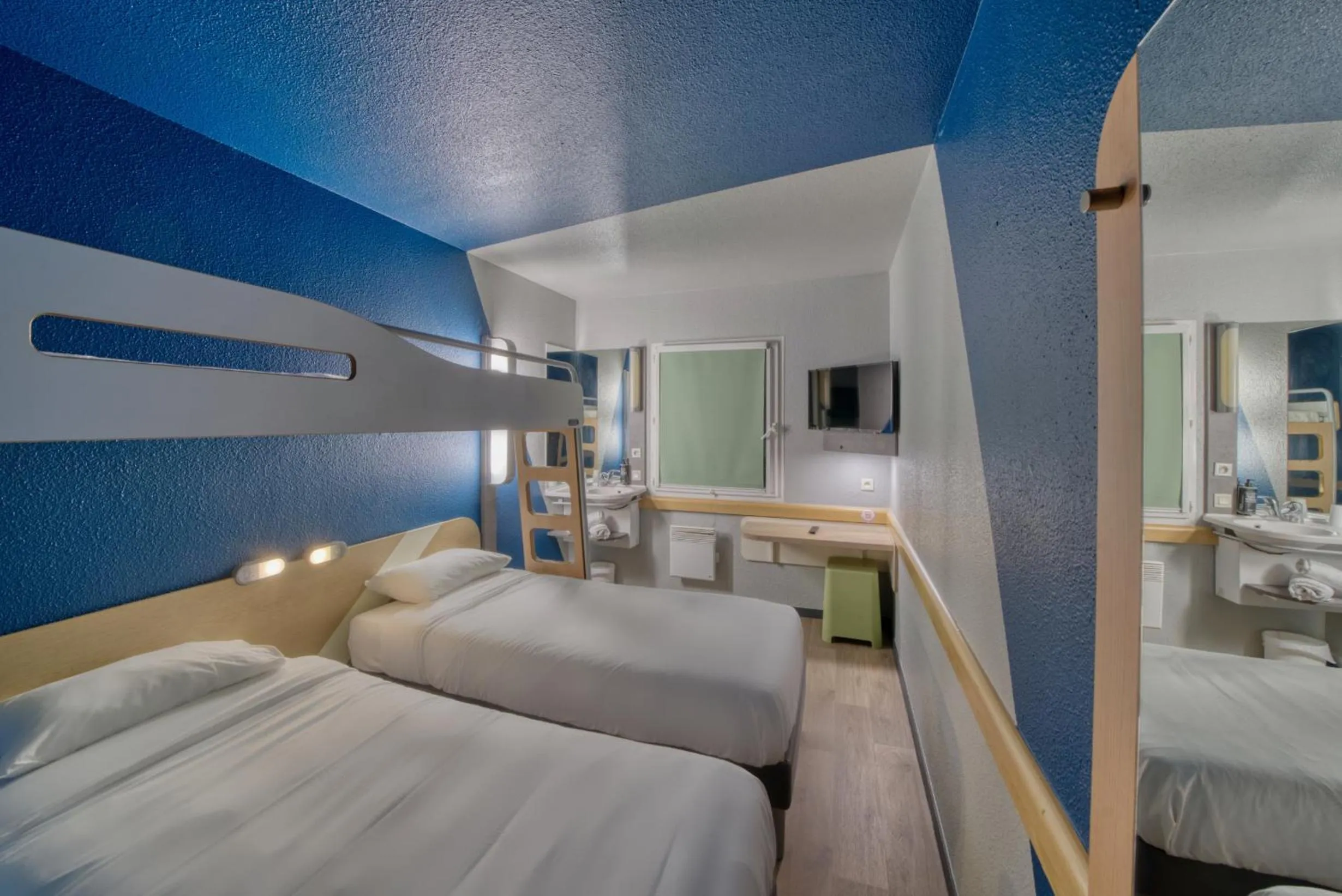 Bedroom, Bed in ibis Budget Gennevilliers Asnières - Rénové en 2025