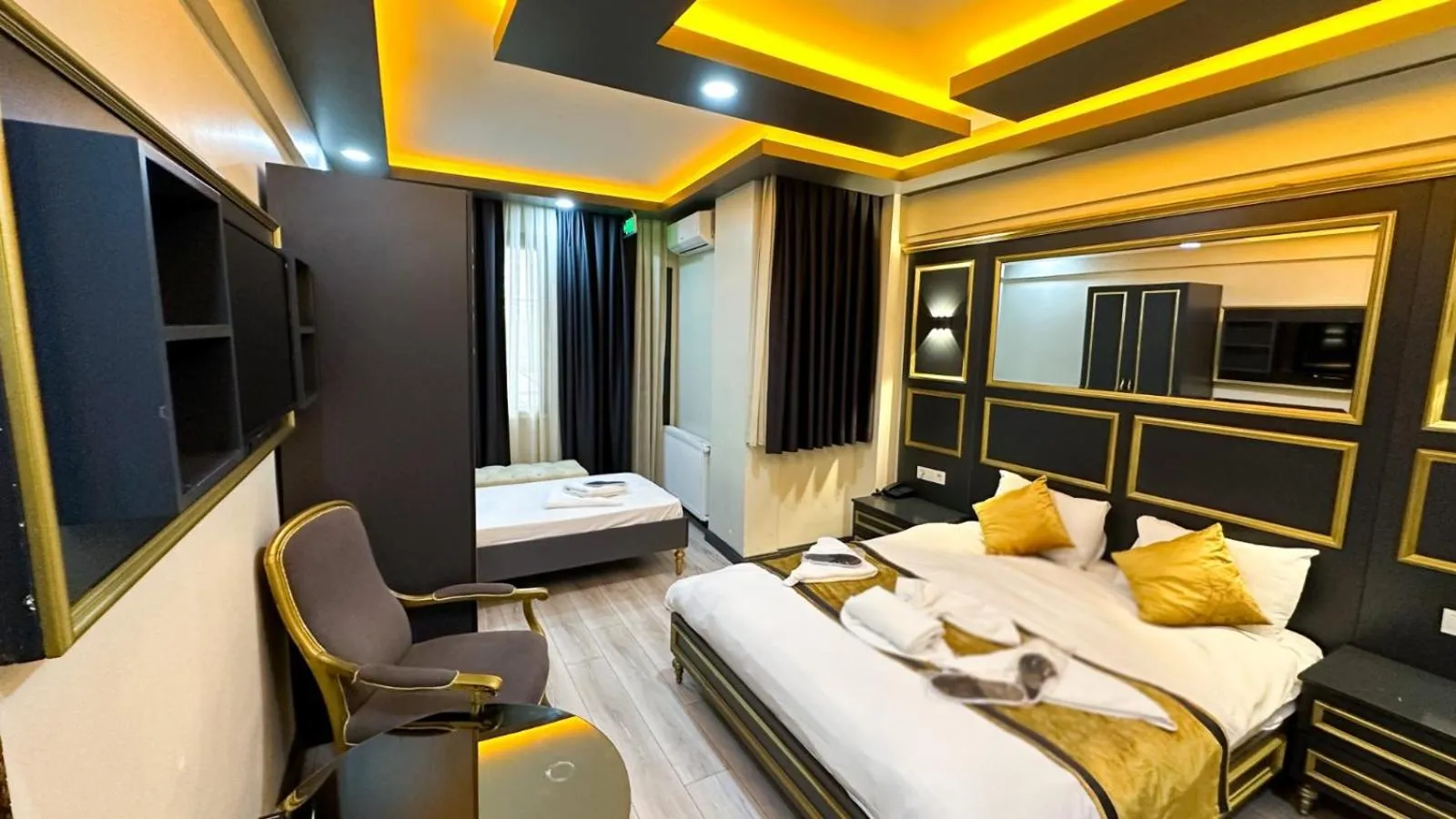 Photo of the whole room in DNZ TAXIM FERİDİYE HoTEL