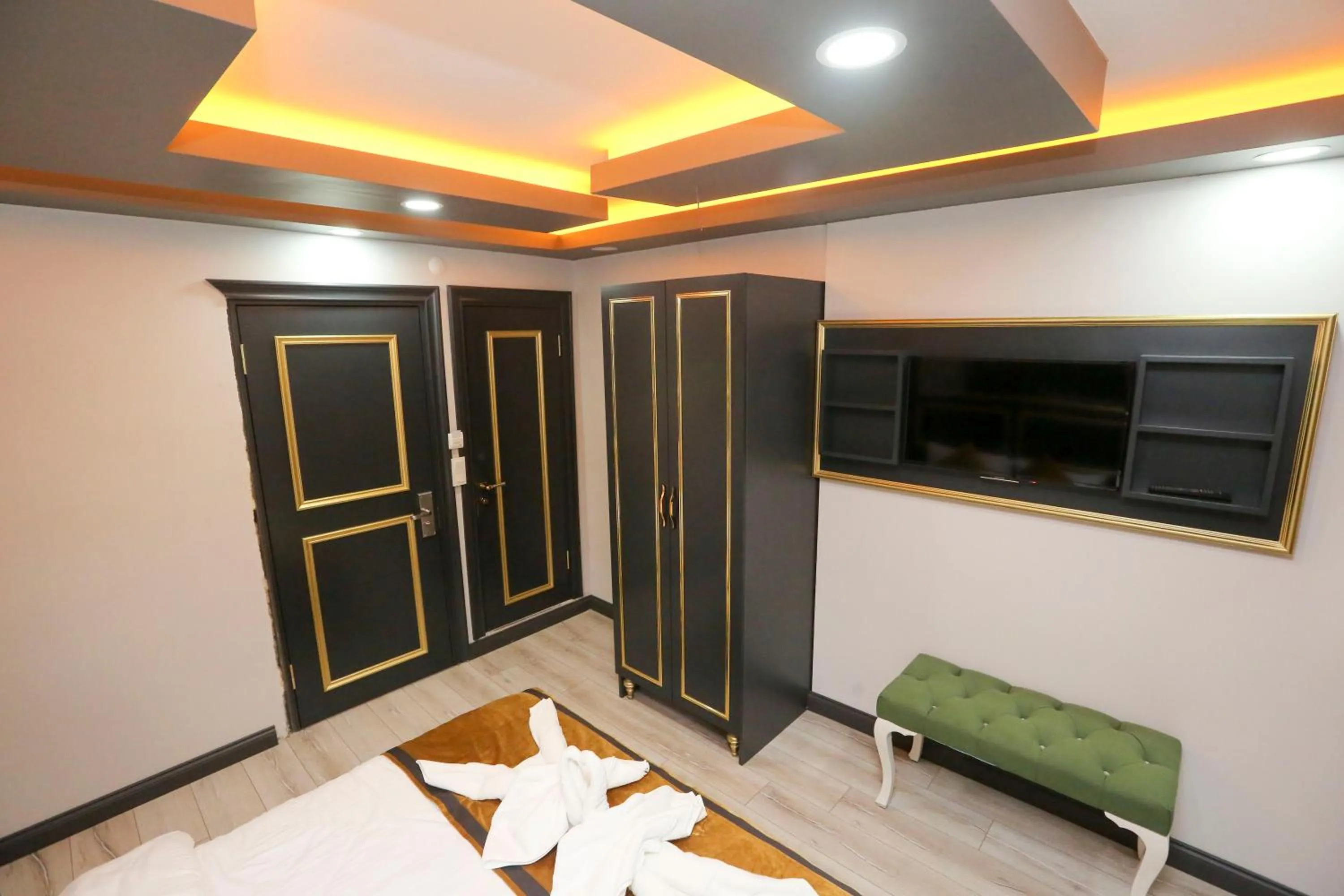 Photo of the whole room in DNZ TAXIM FERİDİYE HoTEL