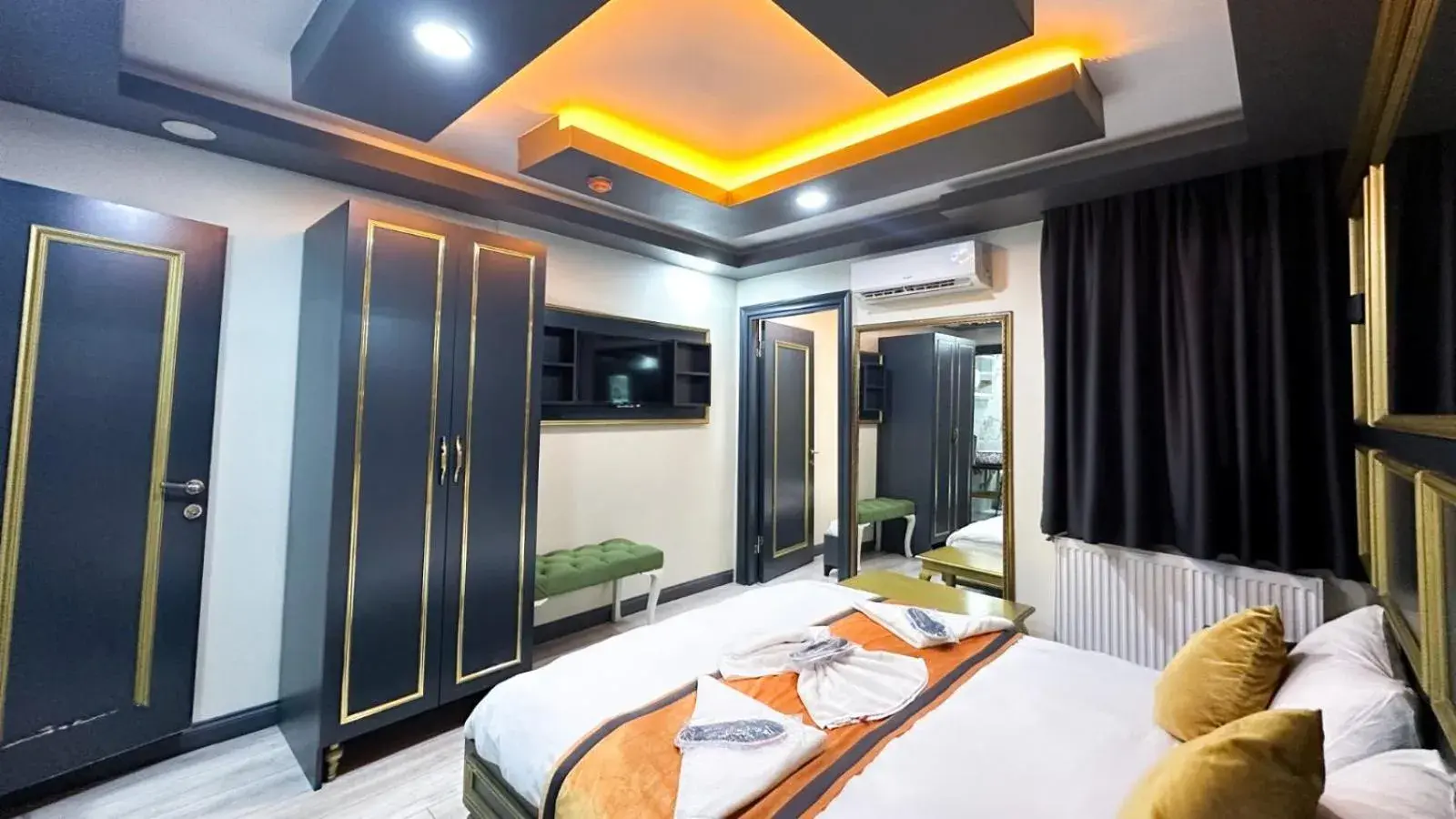 Comfort Quadruple Room in DNZ TAXIM FERİDİYE HoTEL Comfort Quadruple Room in DNZ TAXIM FERİDİYE HoTEL