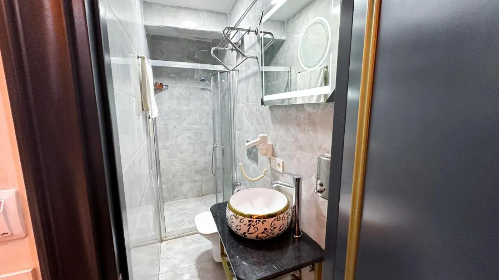 Budget Triple Room in DNZ TAXIM FERİDİYE HoTEL Budget Triple Room in DNZ TAXIM FERİDİYE HoTEL