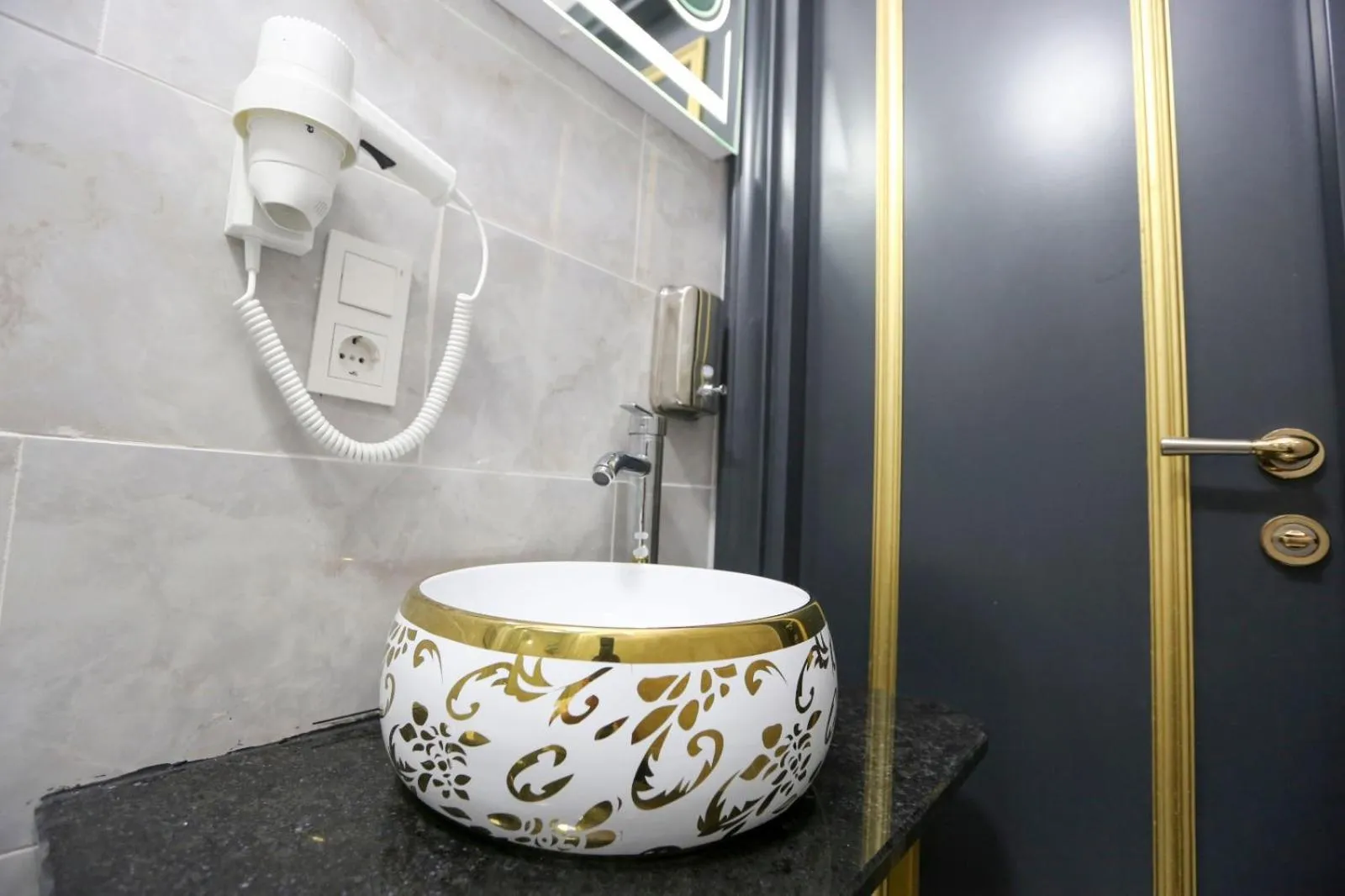 DNZ TAXIM FERİDİYE HoTEL