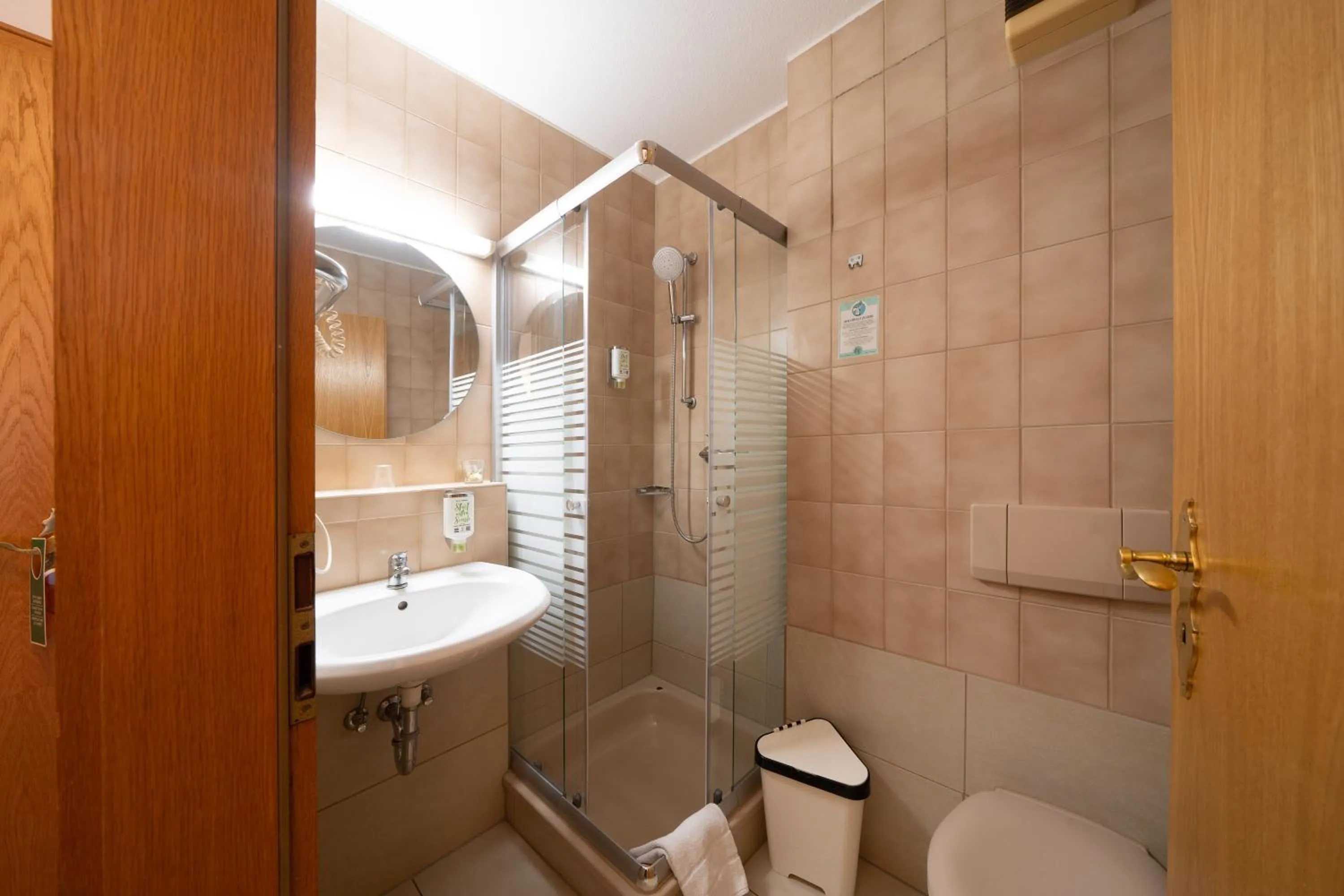 Shower in Hotel Baeren