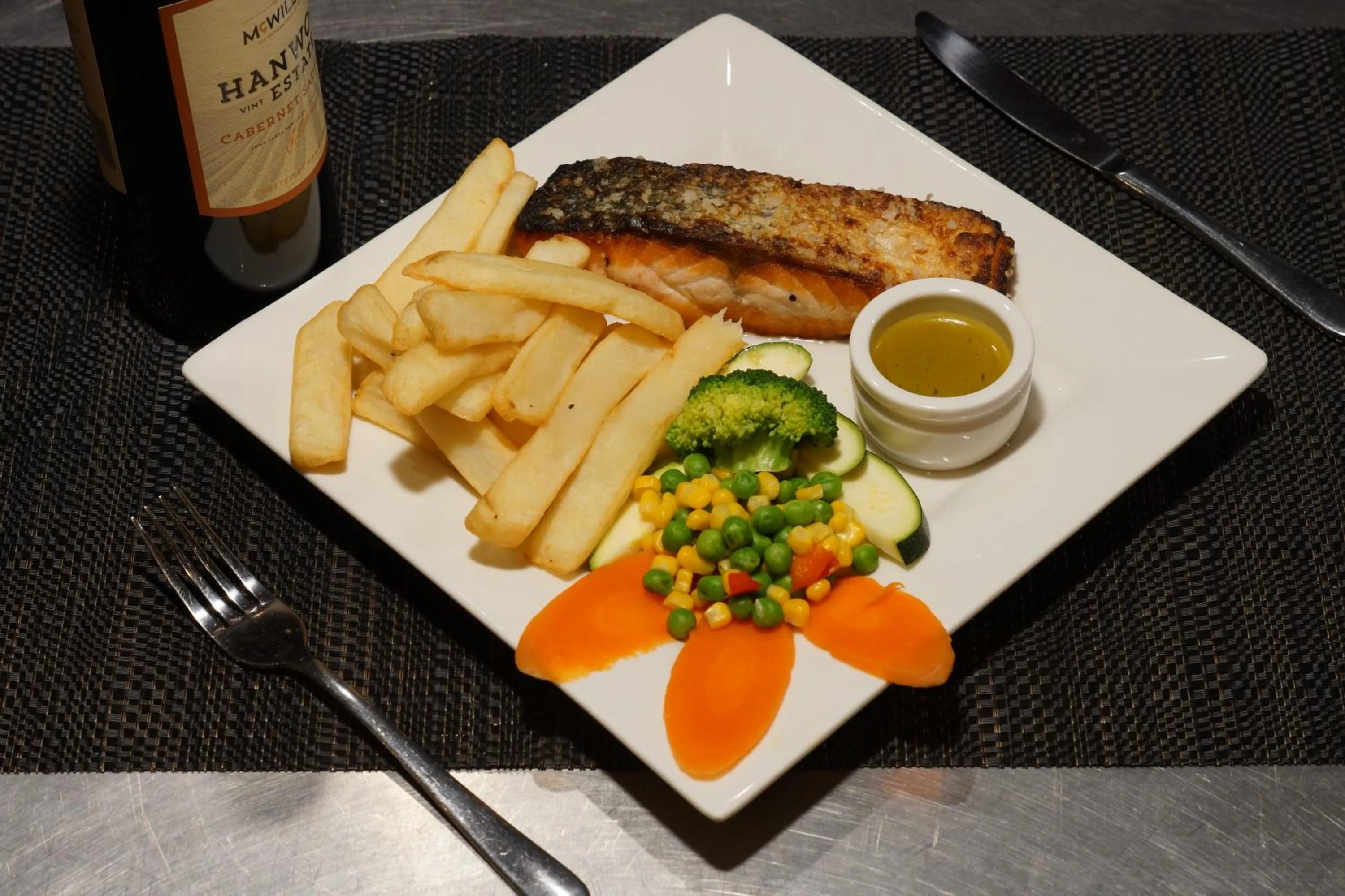 Dinner in Colonial Motor Inn