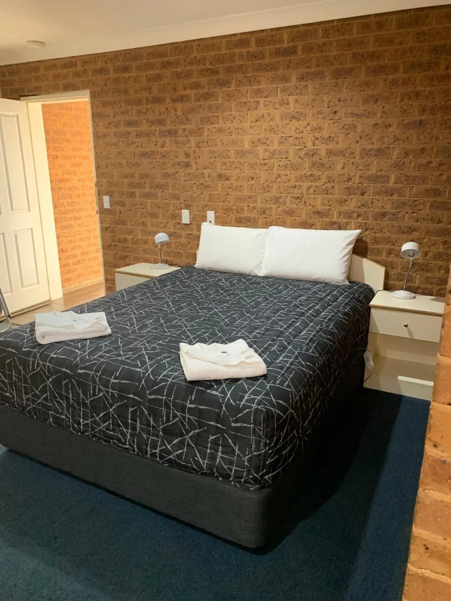 Two-Bedroom Suite in Colonial Motor Inn Two-Bedroom Suite in Colonial Motor Inn