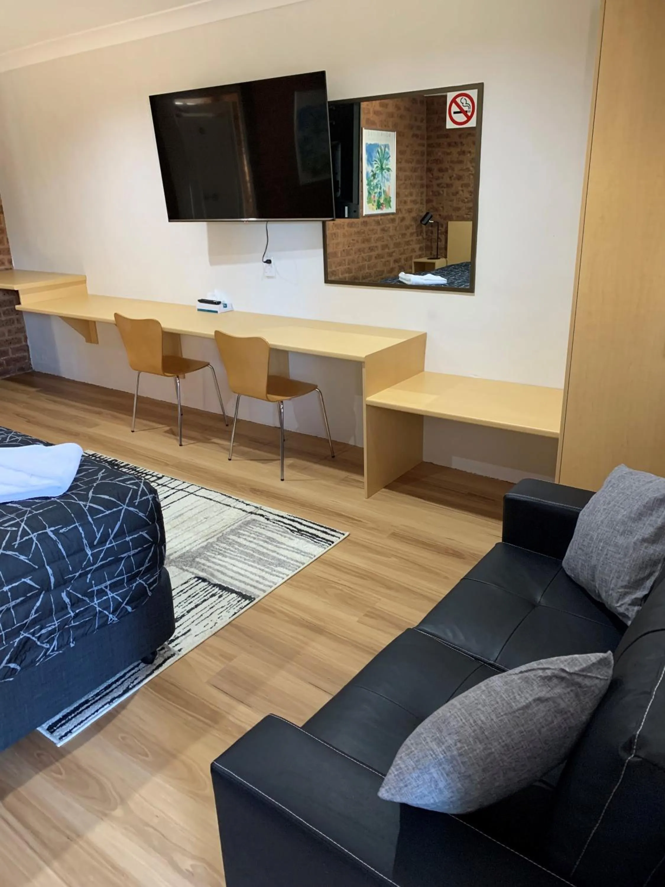 TV and multimedia in Colonial Motor Inn