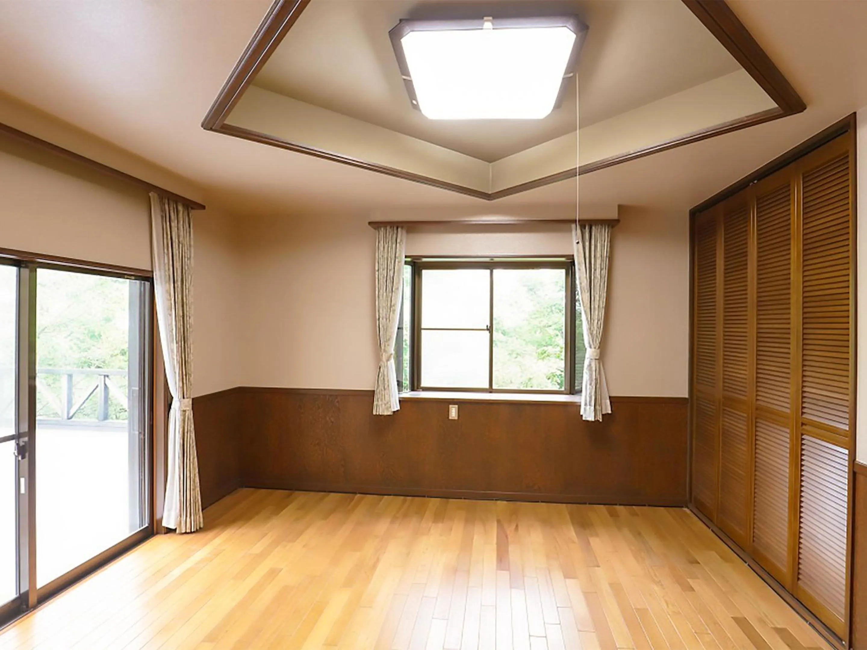 Photo of the whole room in MOON GLOW