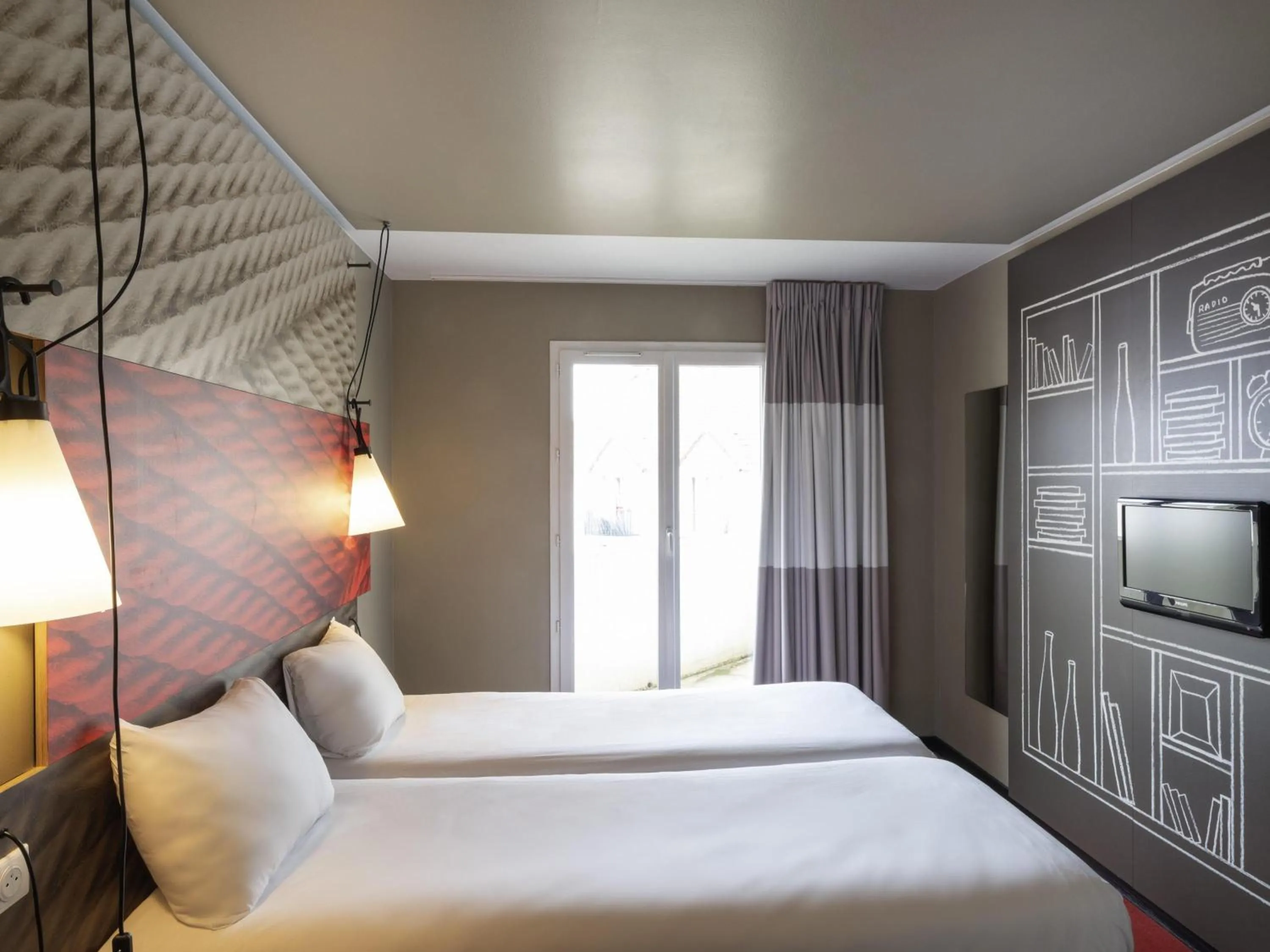 Bedroom, Bed in ibis Saint Gratien - Enghien-Les-Bains