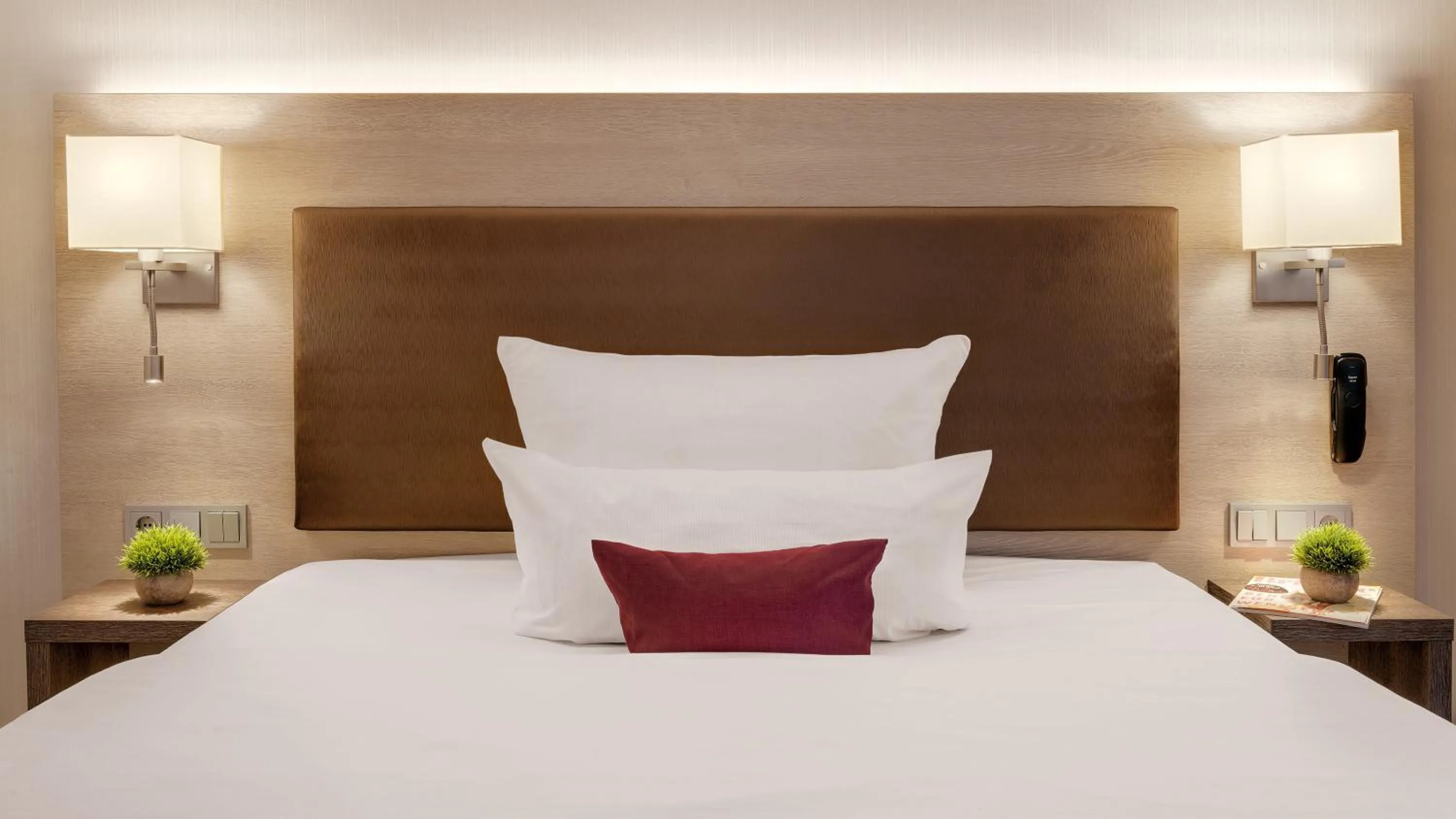 Photo of the whole room, Bed in Hotel Newton Heilbronn