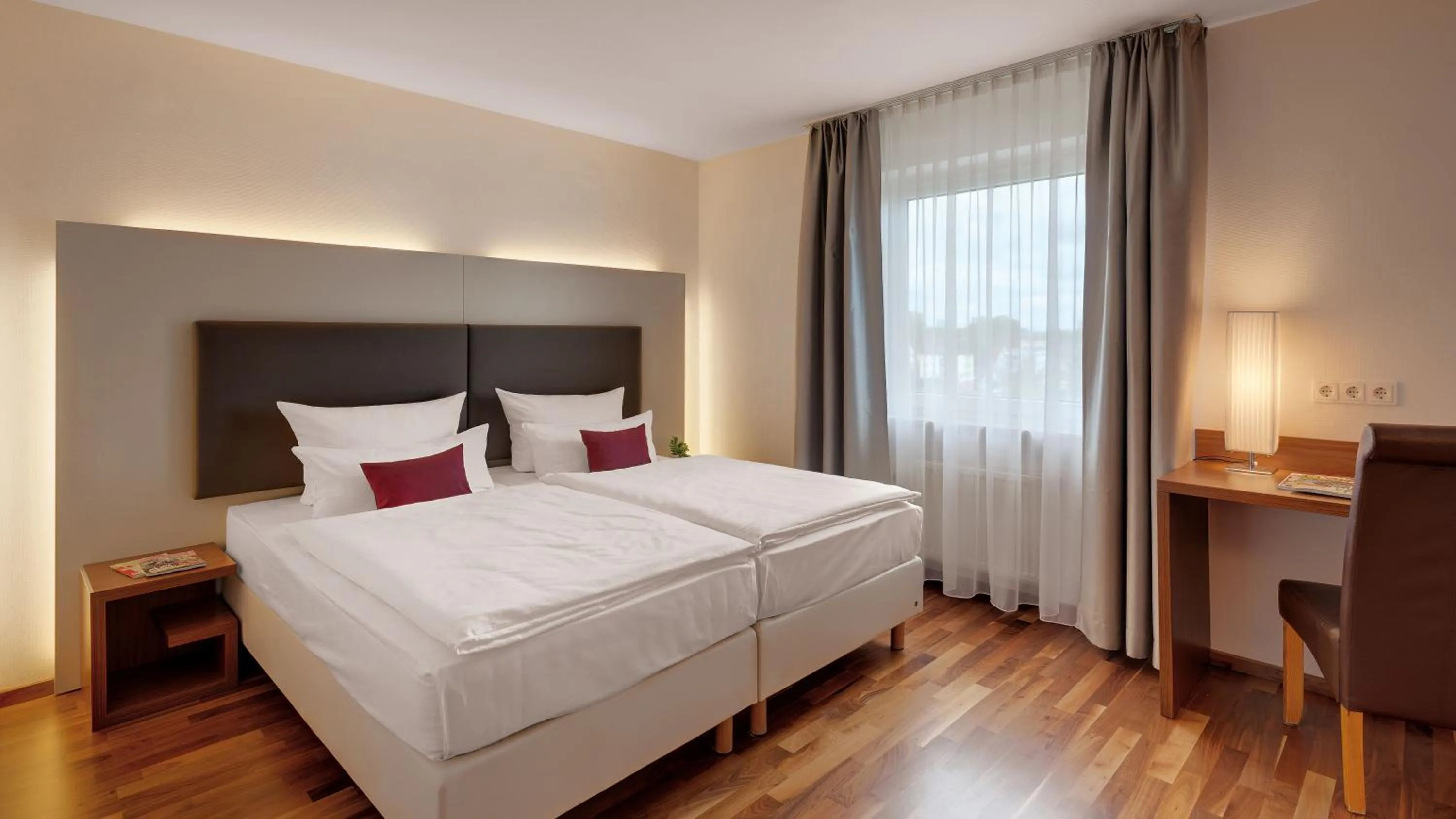 Photo of the whole room, Bed in Hotel Newton Heilbronn