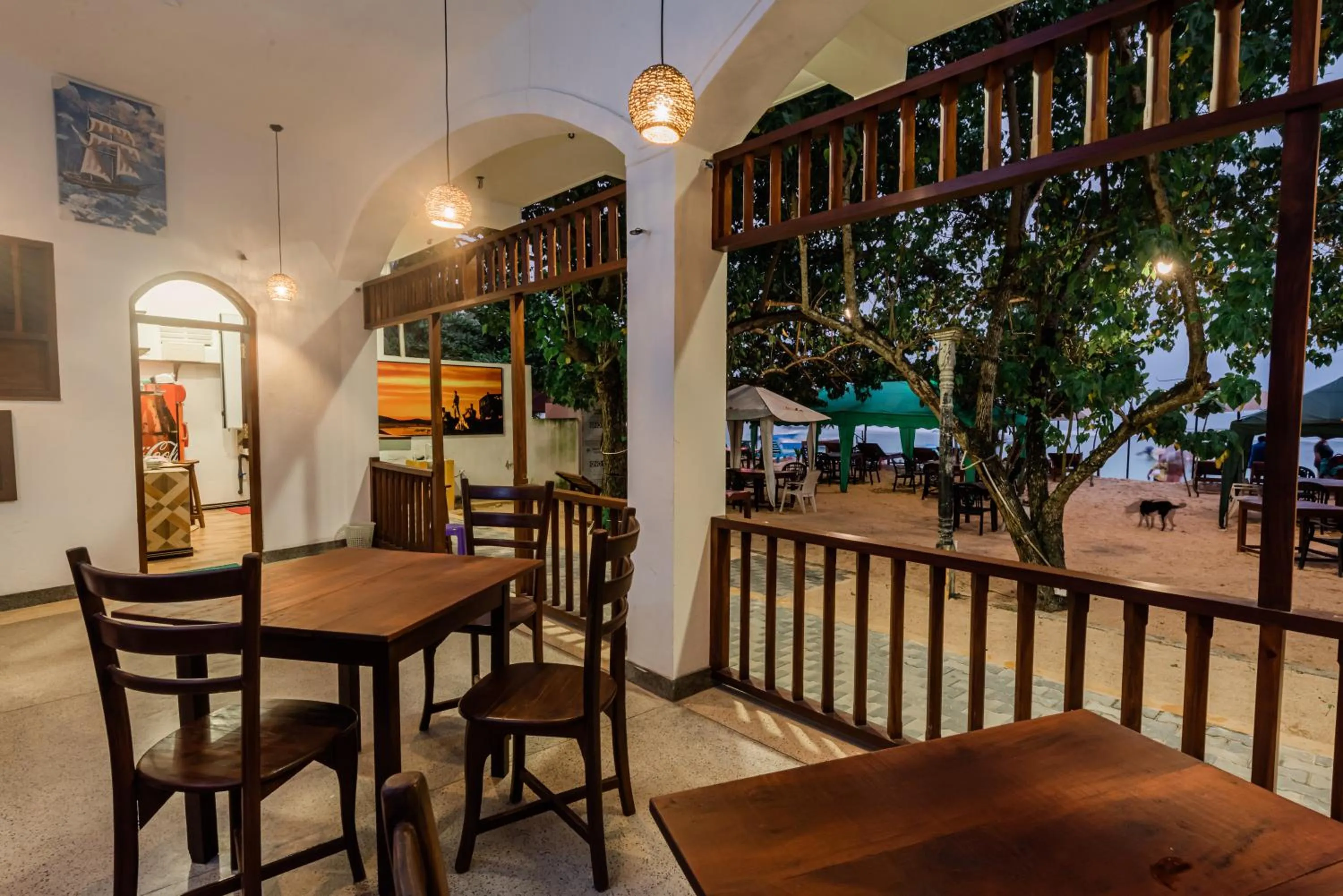 Restaurant/places to eat in Seaview Deepal villa