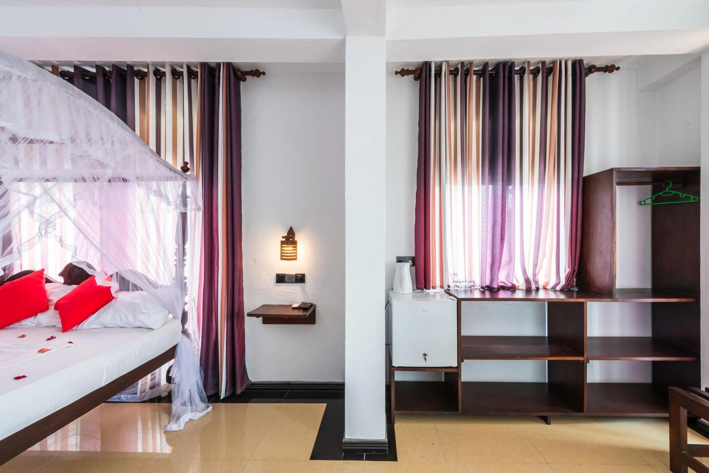 Communal lounge/ TV room, Bed in Seaview Deepal villa