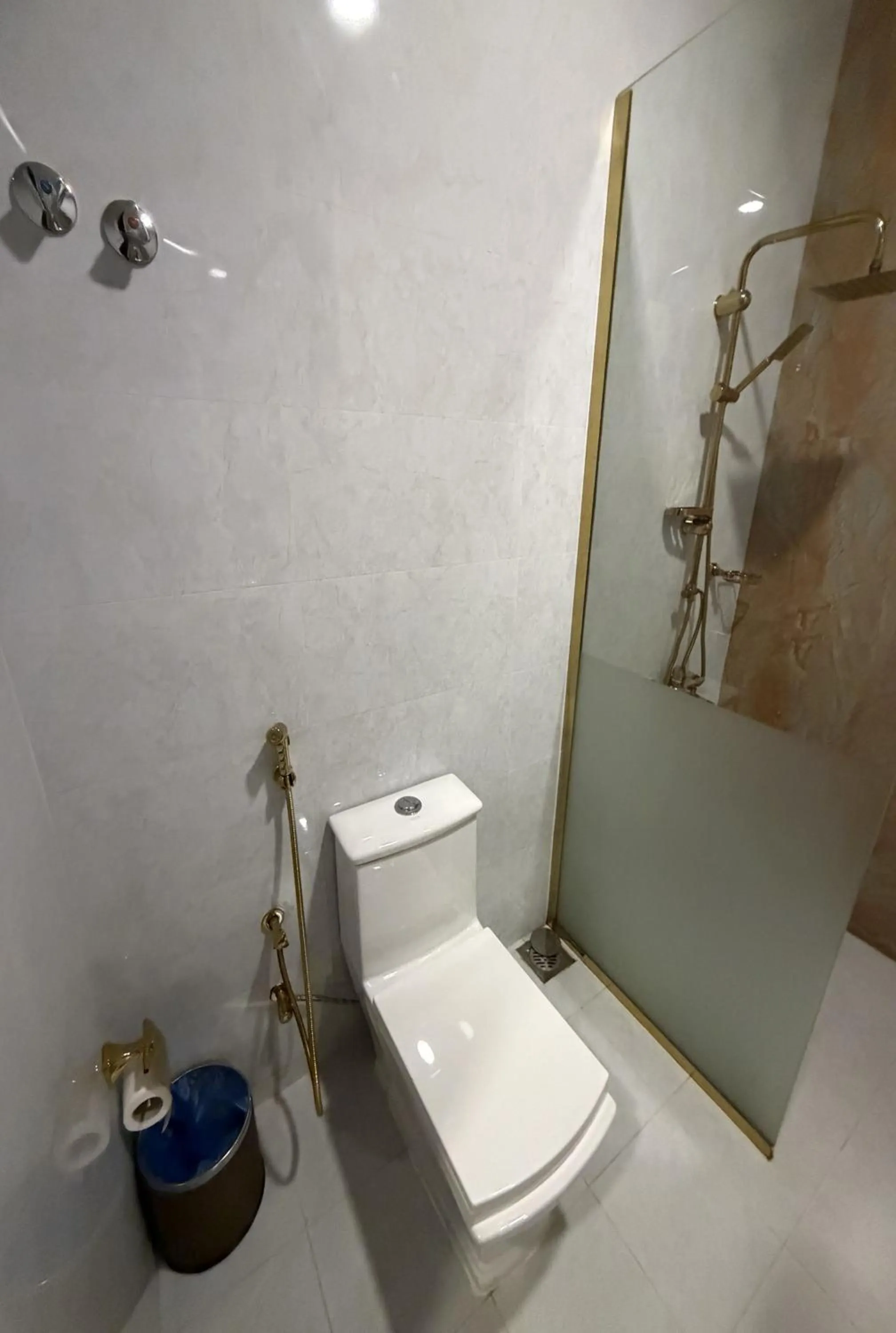 Bathroom in Holiday Al Khaleej Hotel