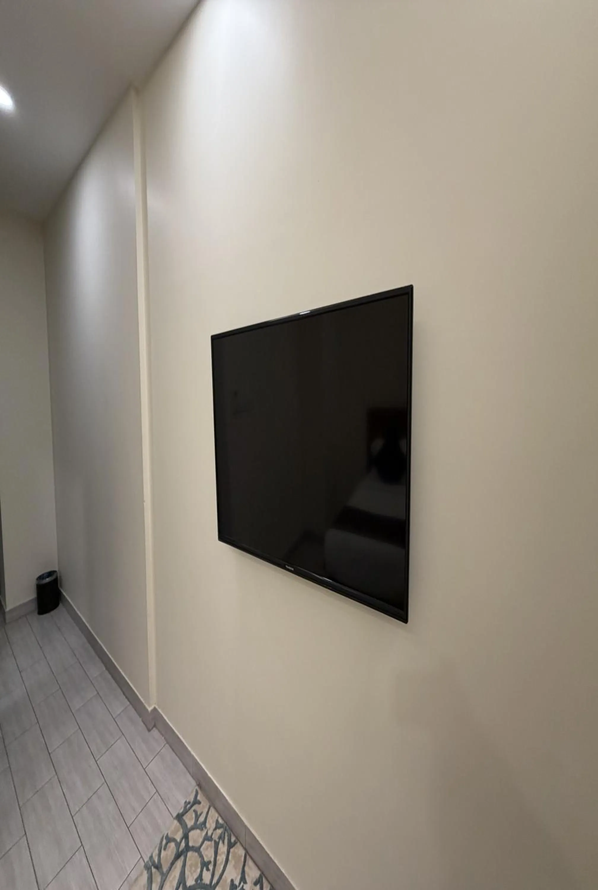 TV and multimedia in Holiday Al Khaleej Hotel