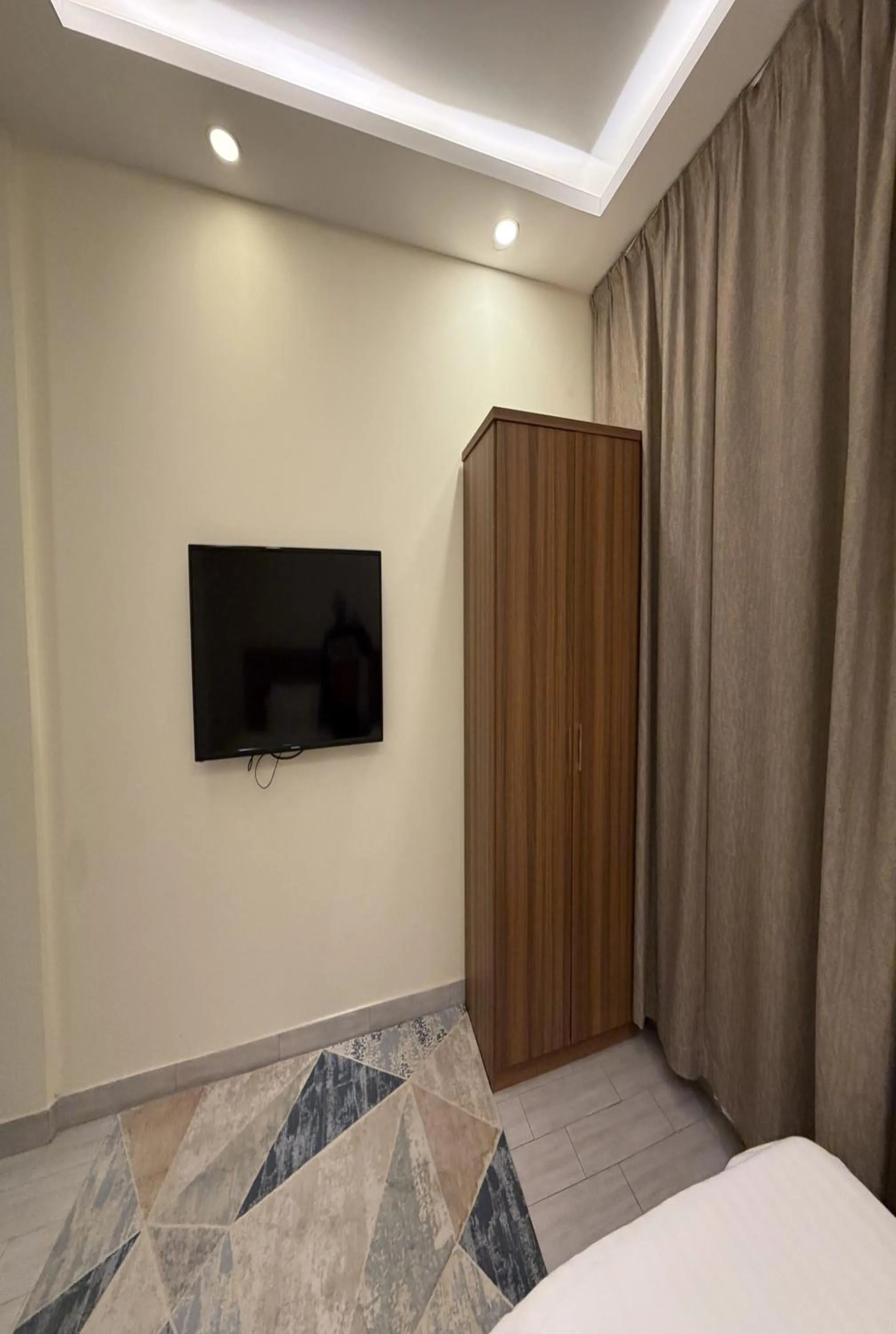 TV and multimedia, Bed in Holiday Al Khaleej Hotel