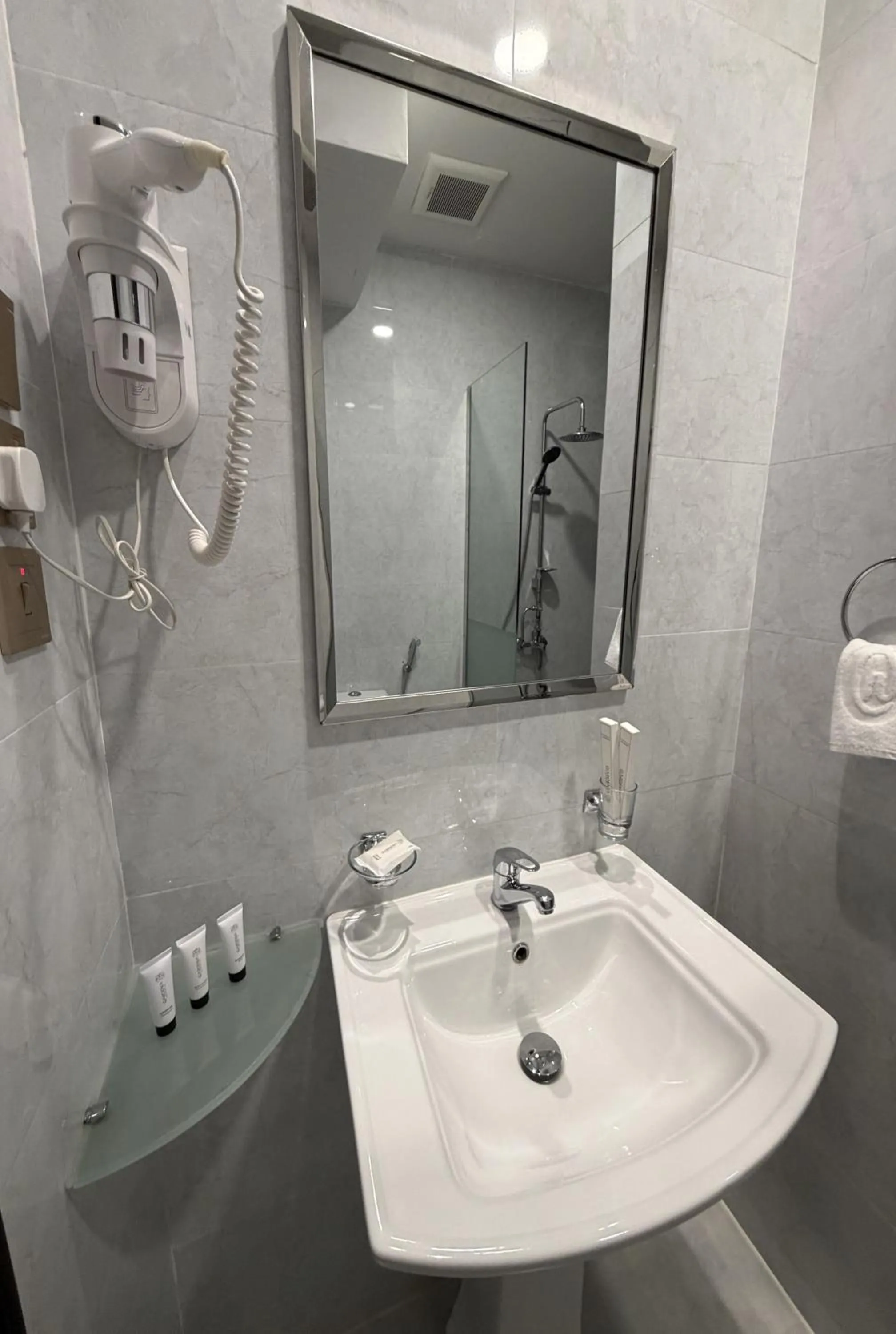 Bathroom in Holiday Al Khaleej Hotel