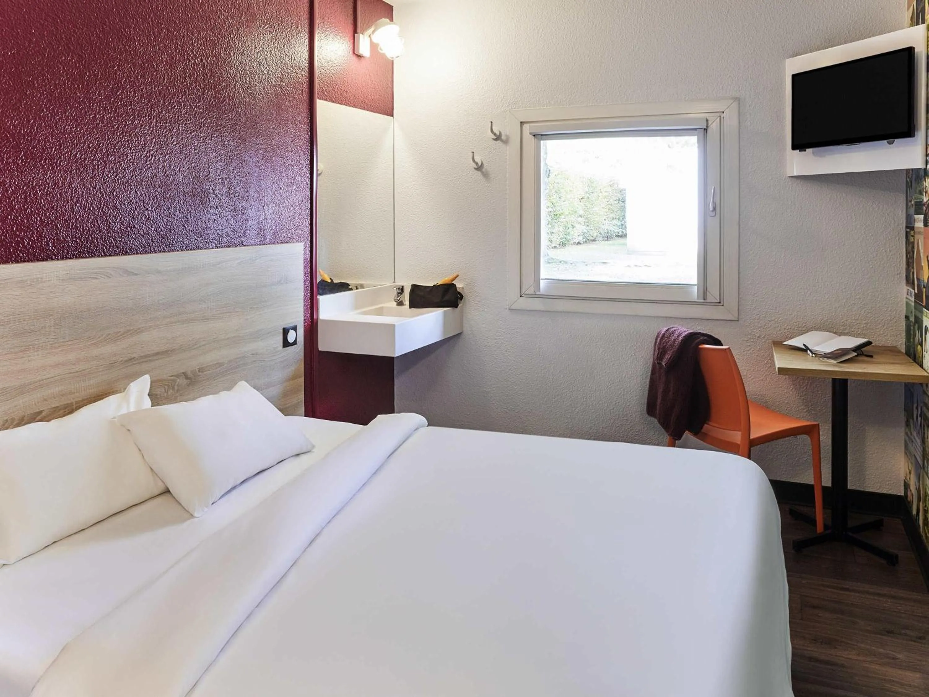 Bedroom, Bed in hotelF1 Evreux Sud