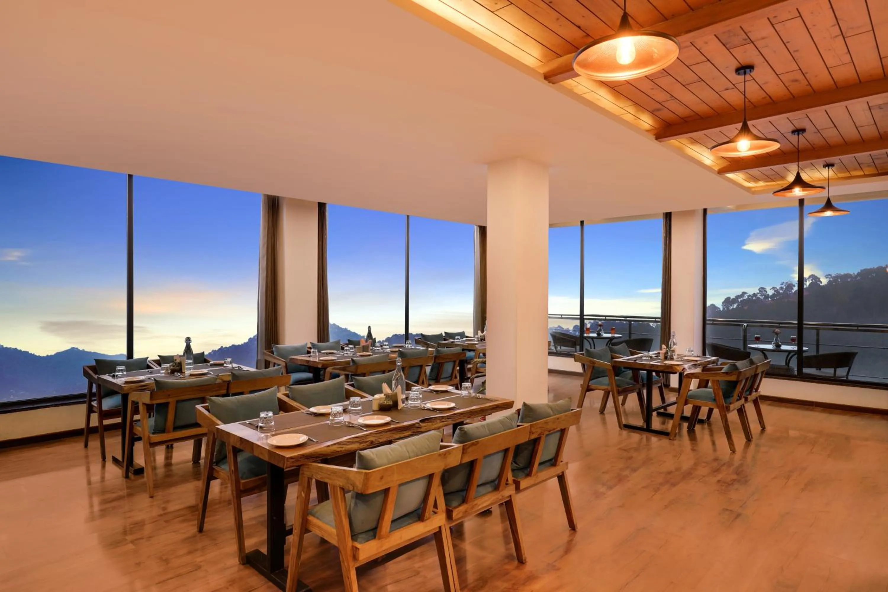 Restaurant/places to eat in Lemon Tree Hotel, Kasauli