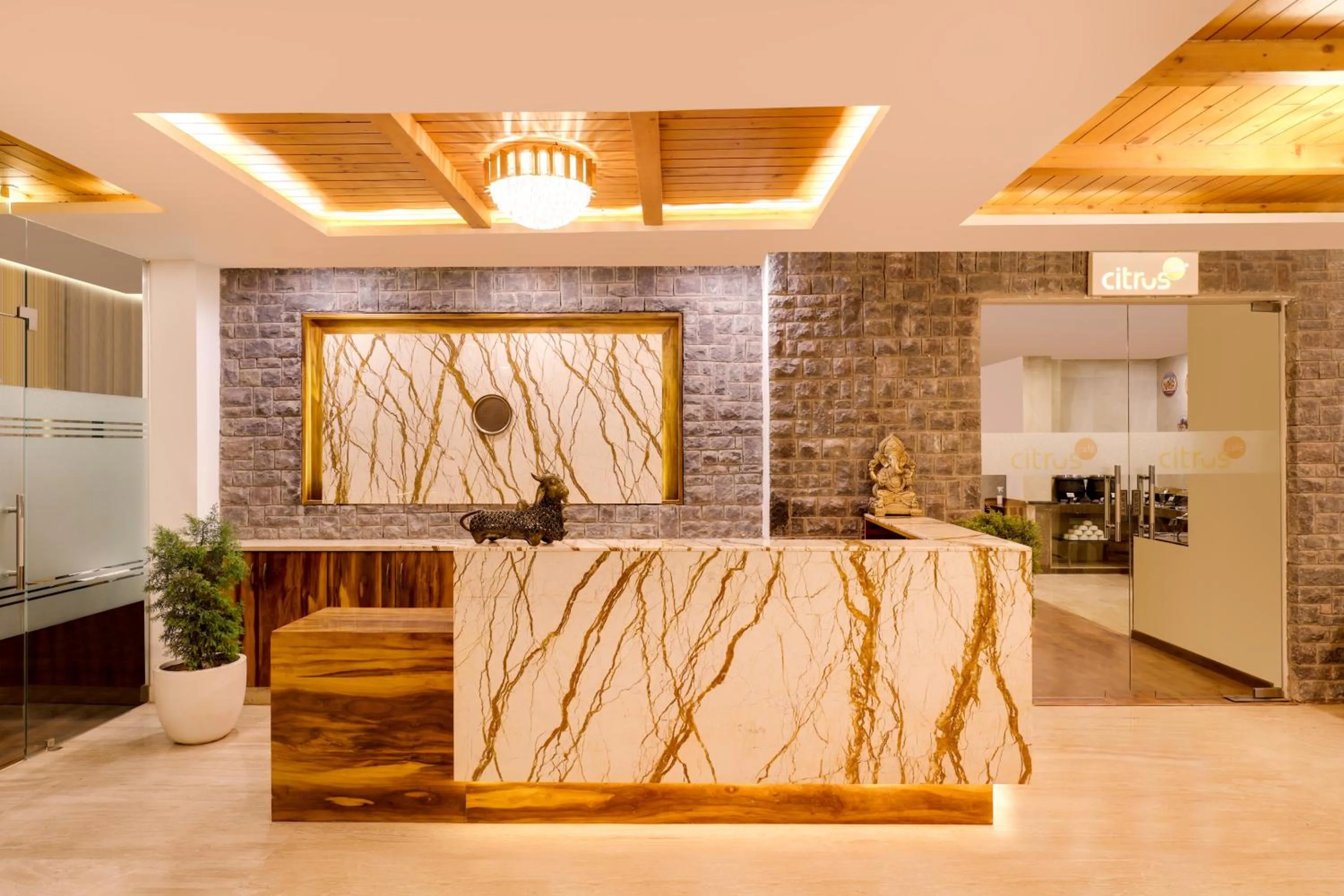 Lobby or reception in Lemon Tree Hotel, Kasauli