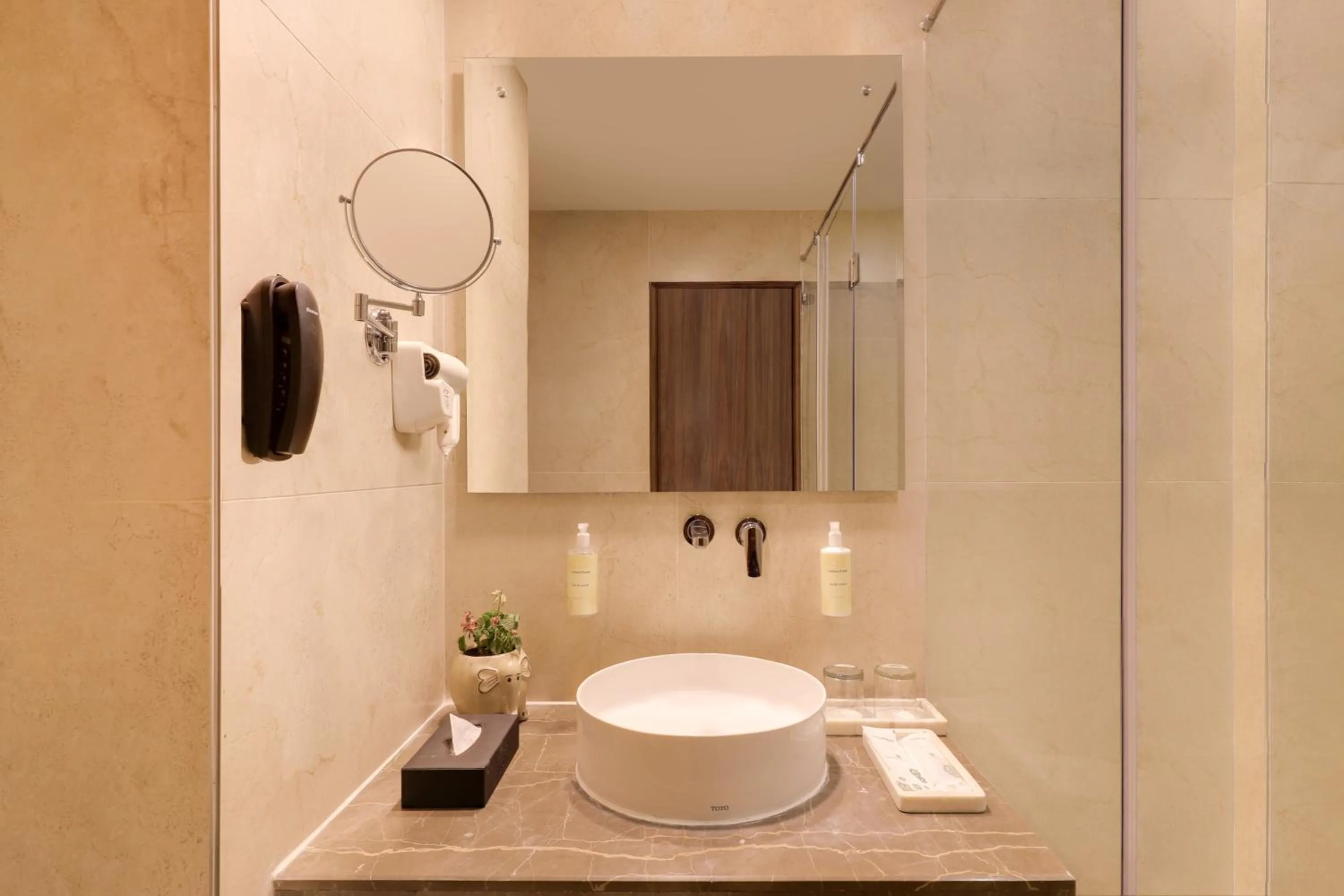 Bedroom in Lemon Tree Hotel, Kasauli