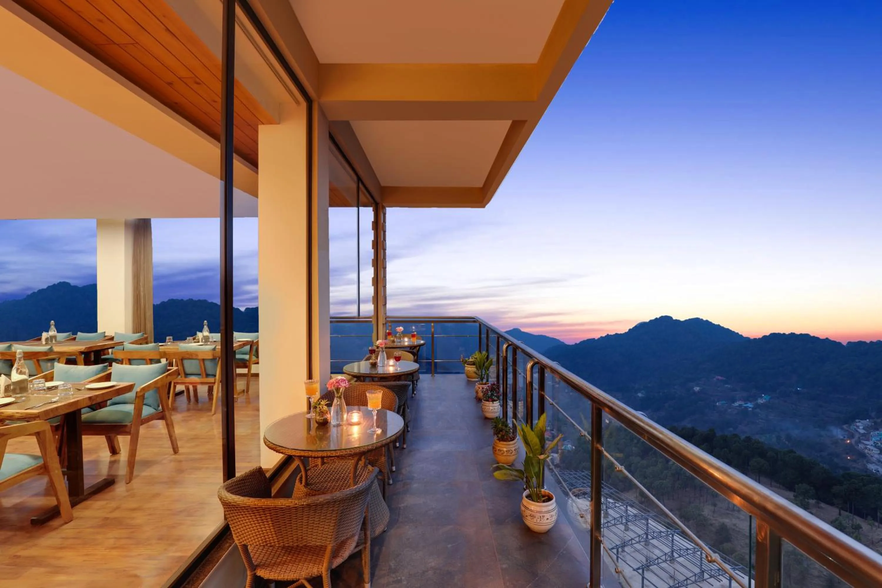 Restaurant/places to eat in Lemon Tree Hotel, Kasauli