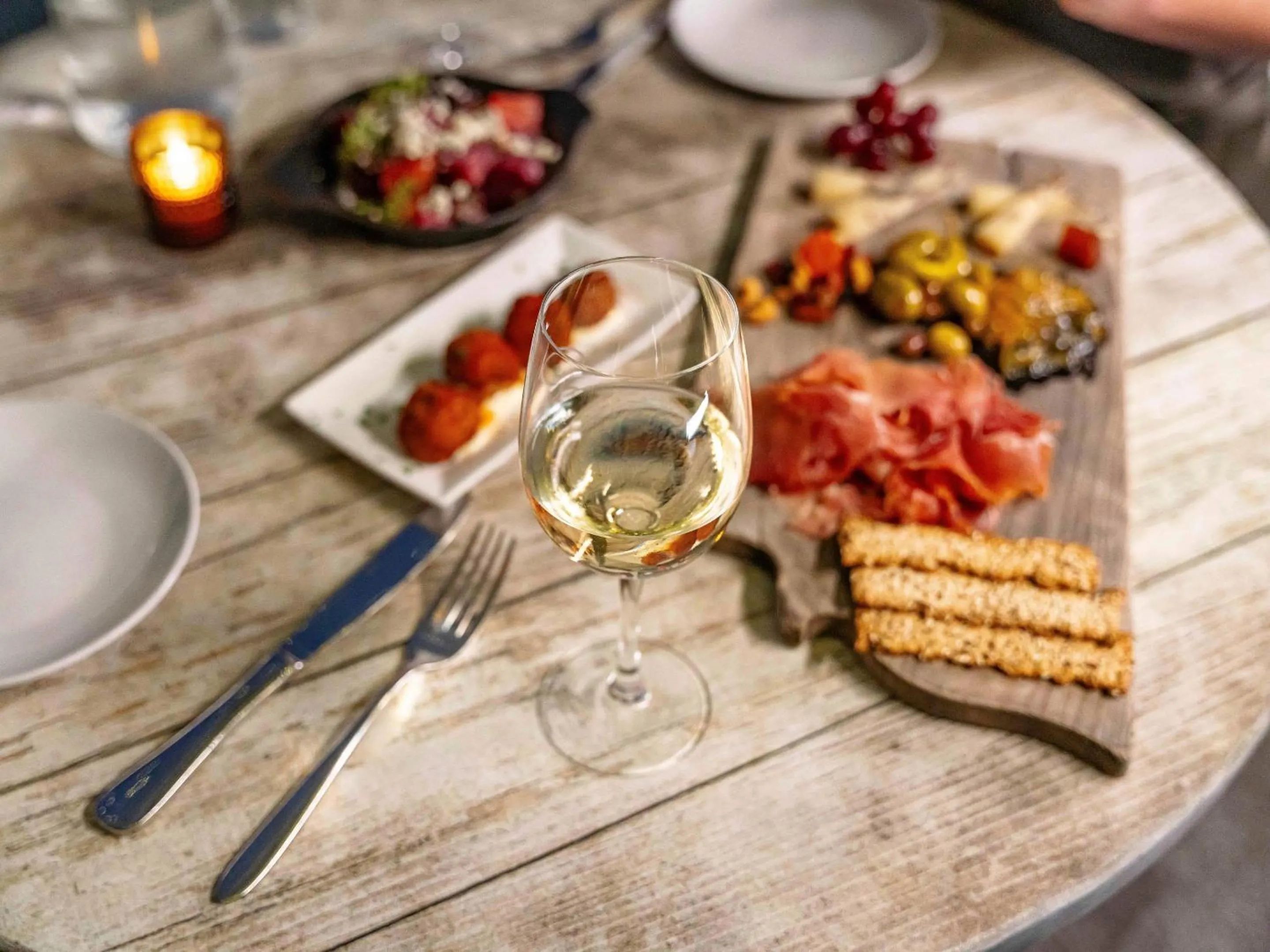 Restaurant/places to eat in Cambria Hotel Ocean City - Bayfront