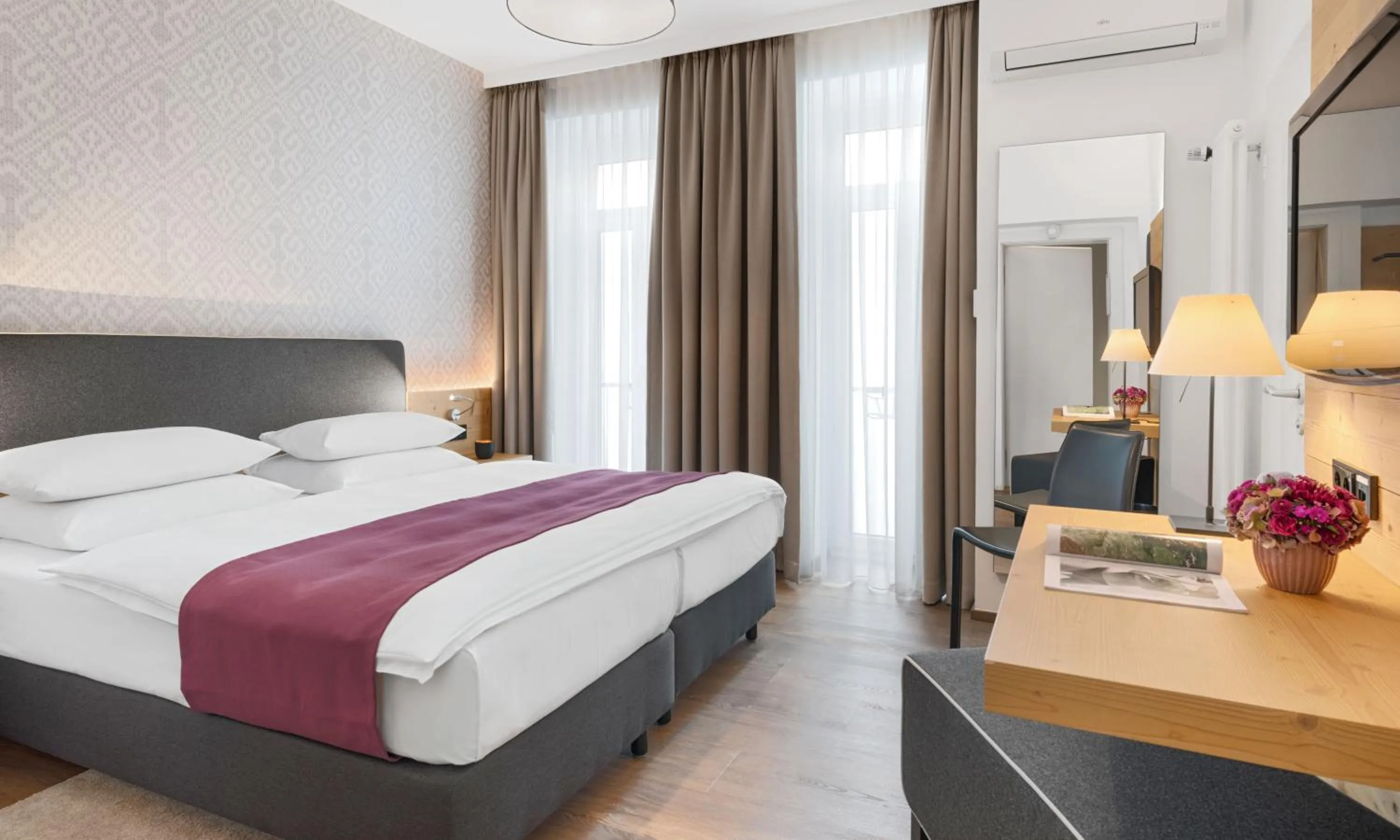 Bed in Alpen Hotel München