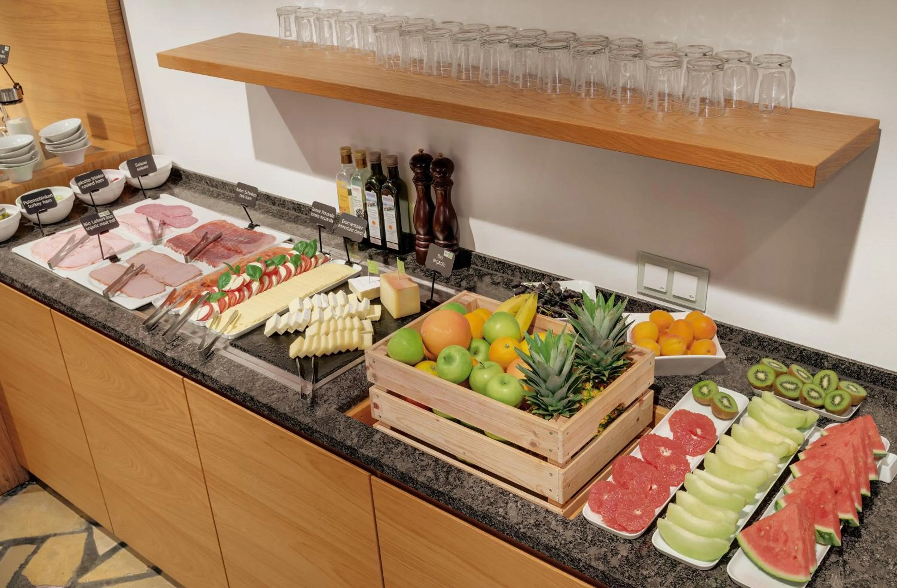 Restaurant/places to eat in Alpen Hotel München