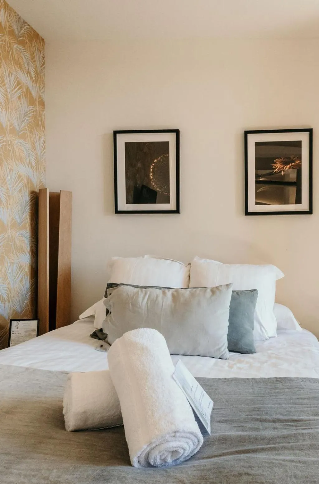 Bed in Hotel Restaurant La Musardiere