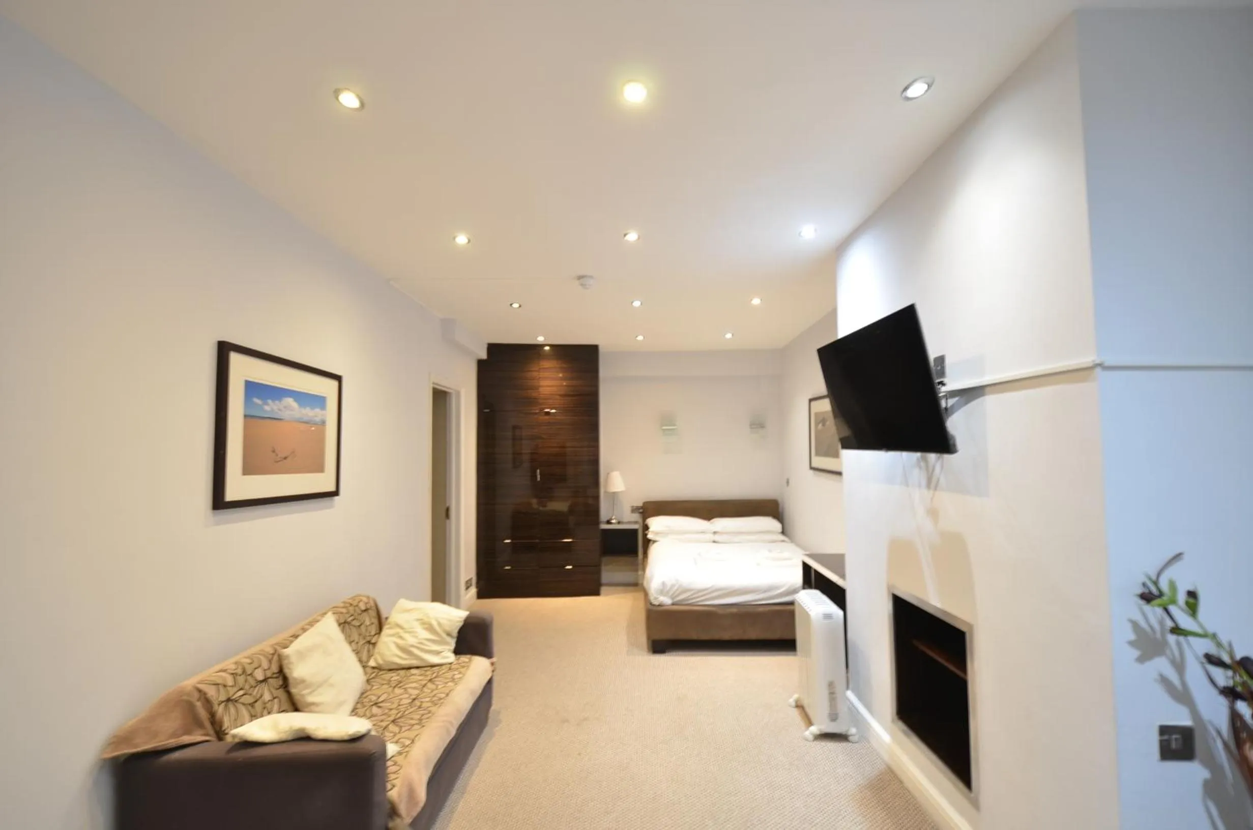 Bedroom, Bed in Amber Residence Hotel-Suites