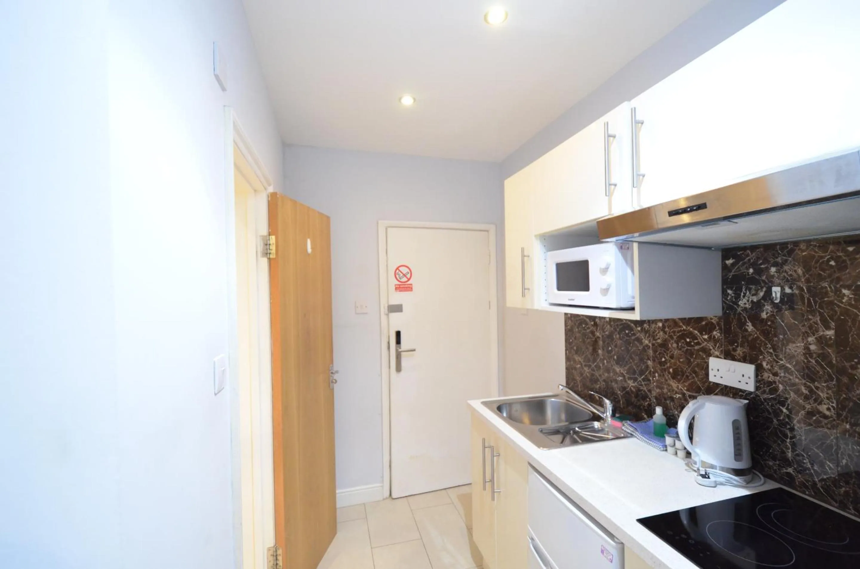 Kitchen or kitchenette in Amber Residence Hotel-Suites