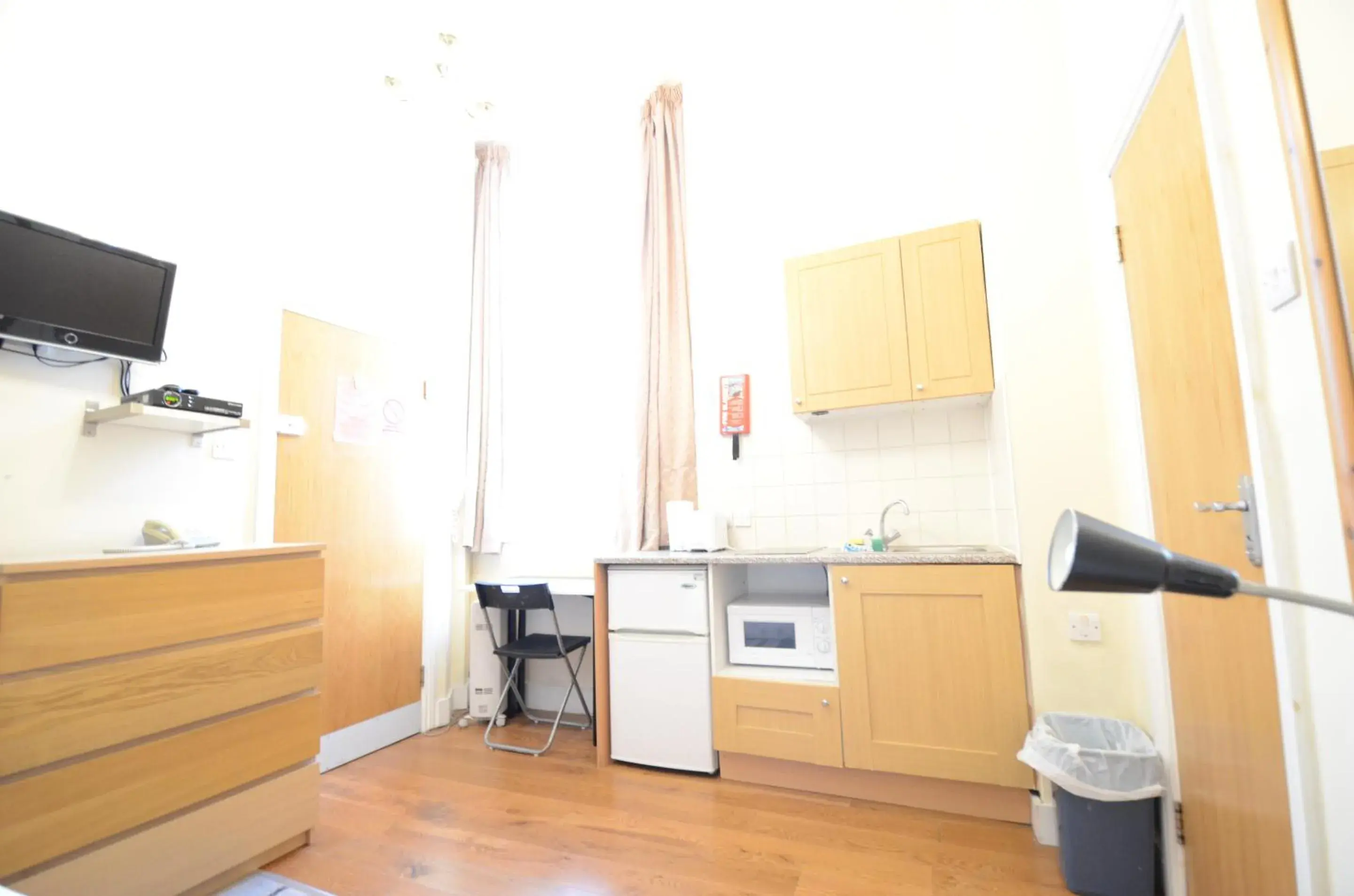 Budget Single Room - single occupancy in Amber Residence Hotel-Suites Budget Single Room - single occupancy in Amber Residence Hotel-Suites