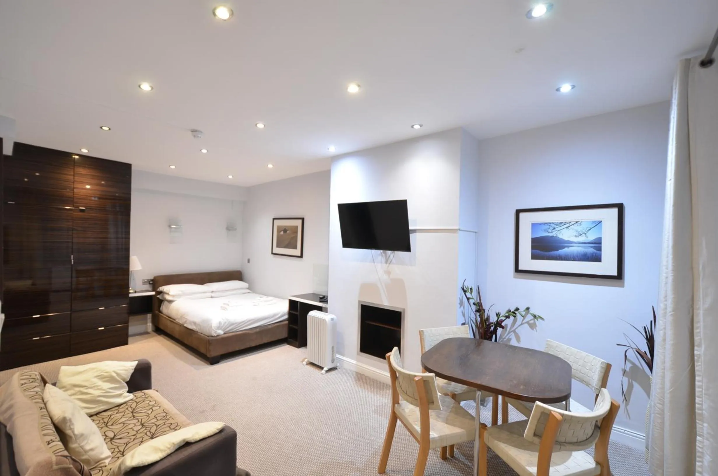 Bedroom, Bed in Amber Residence Hotel-Suites