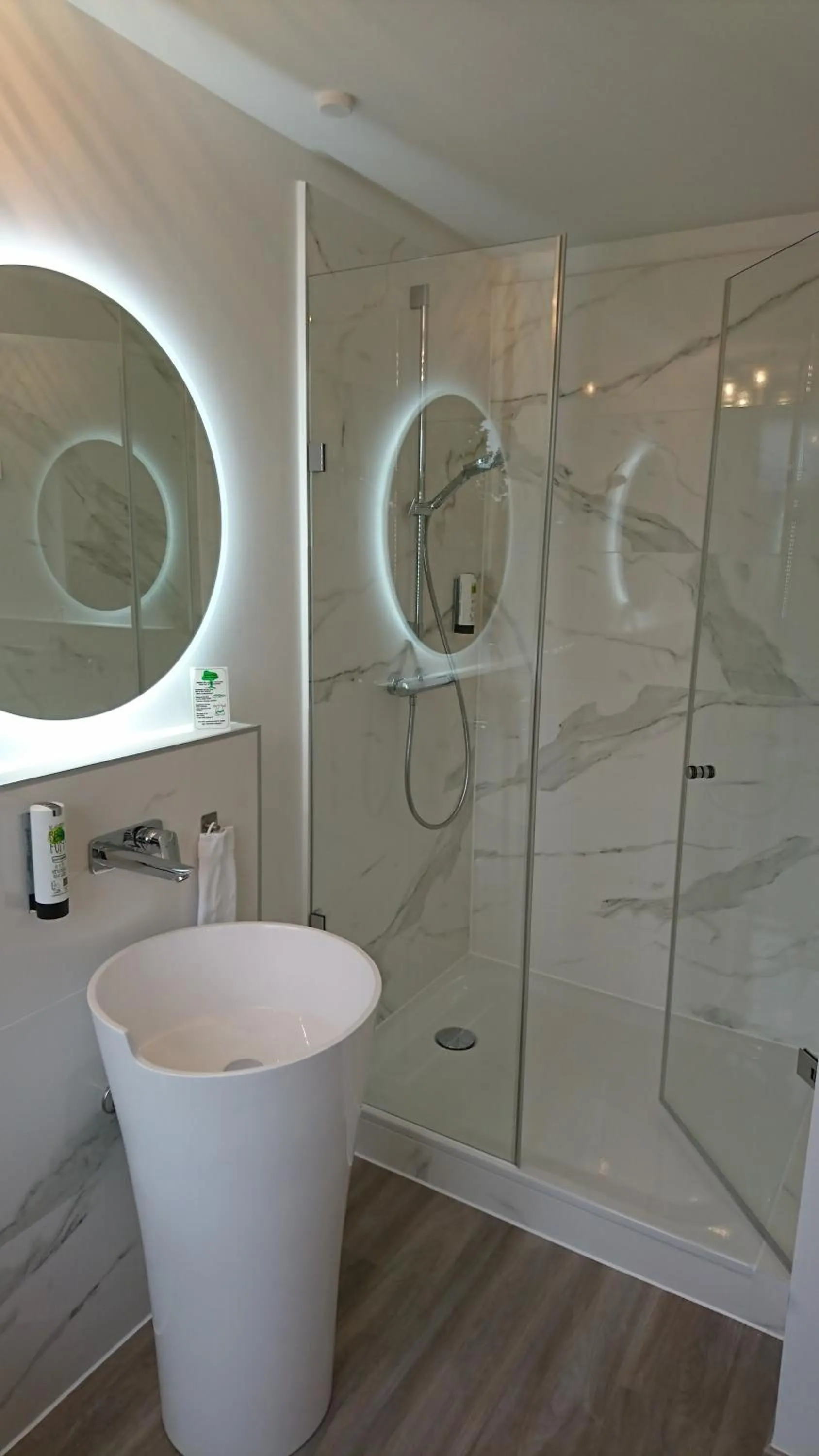 Shower in Hotel in Herrenhausen