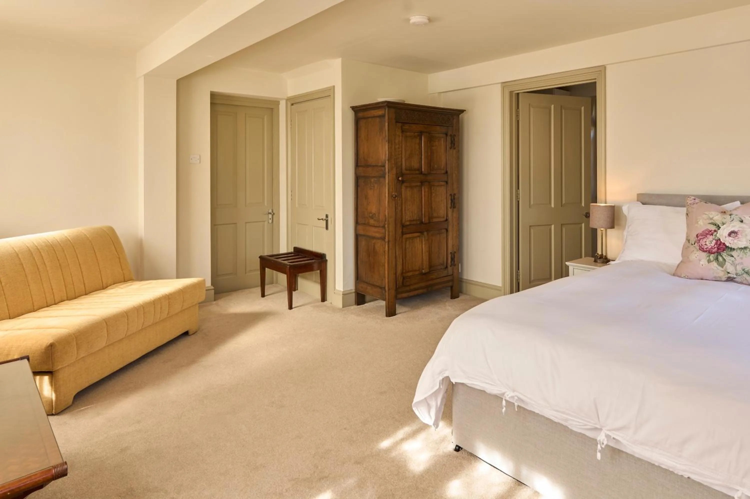 Bed in The Old School, Idbury, OX7 6RU