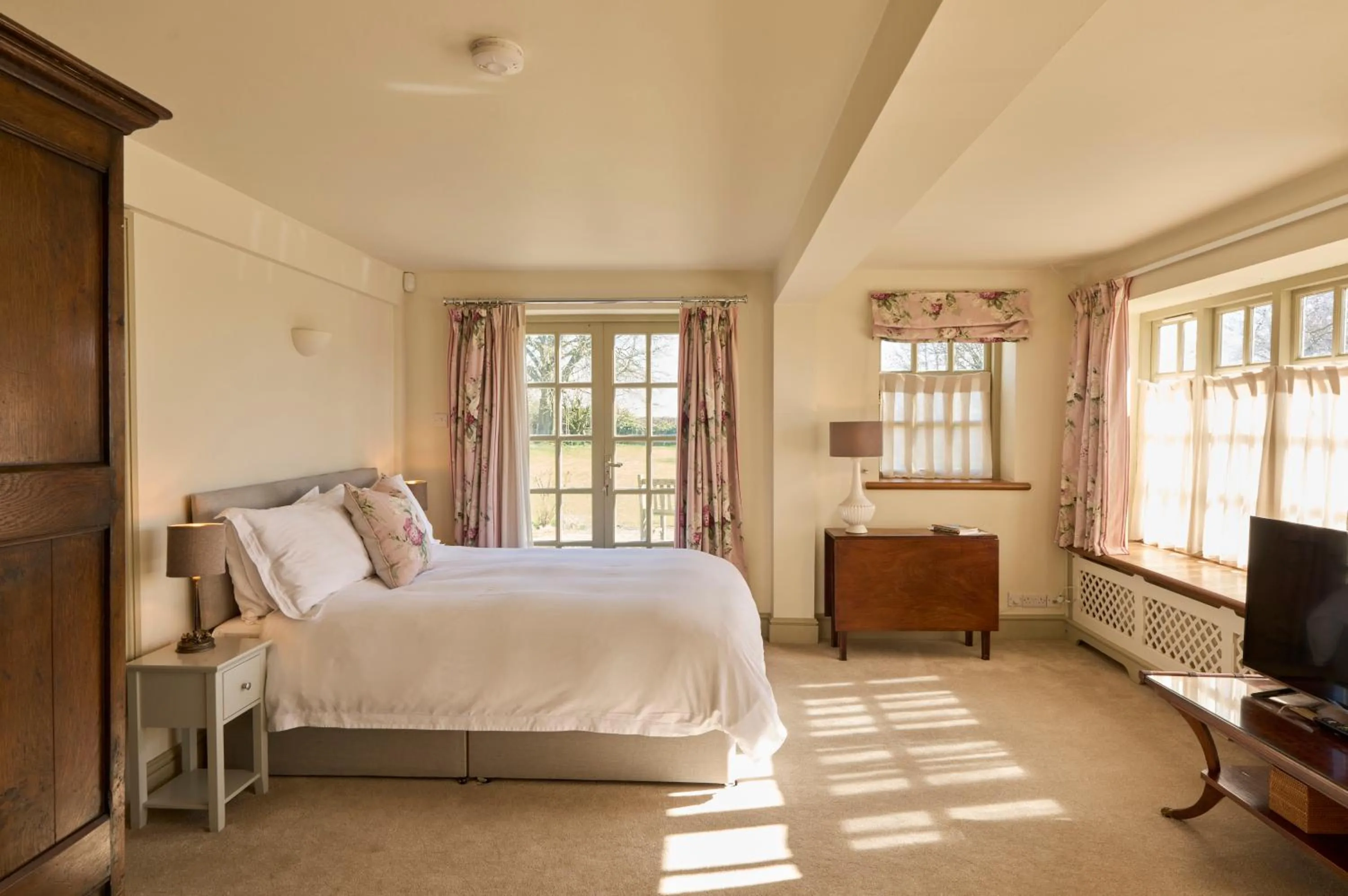 Bed in The Old School, Idbury, OX7 6RU