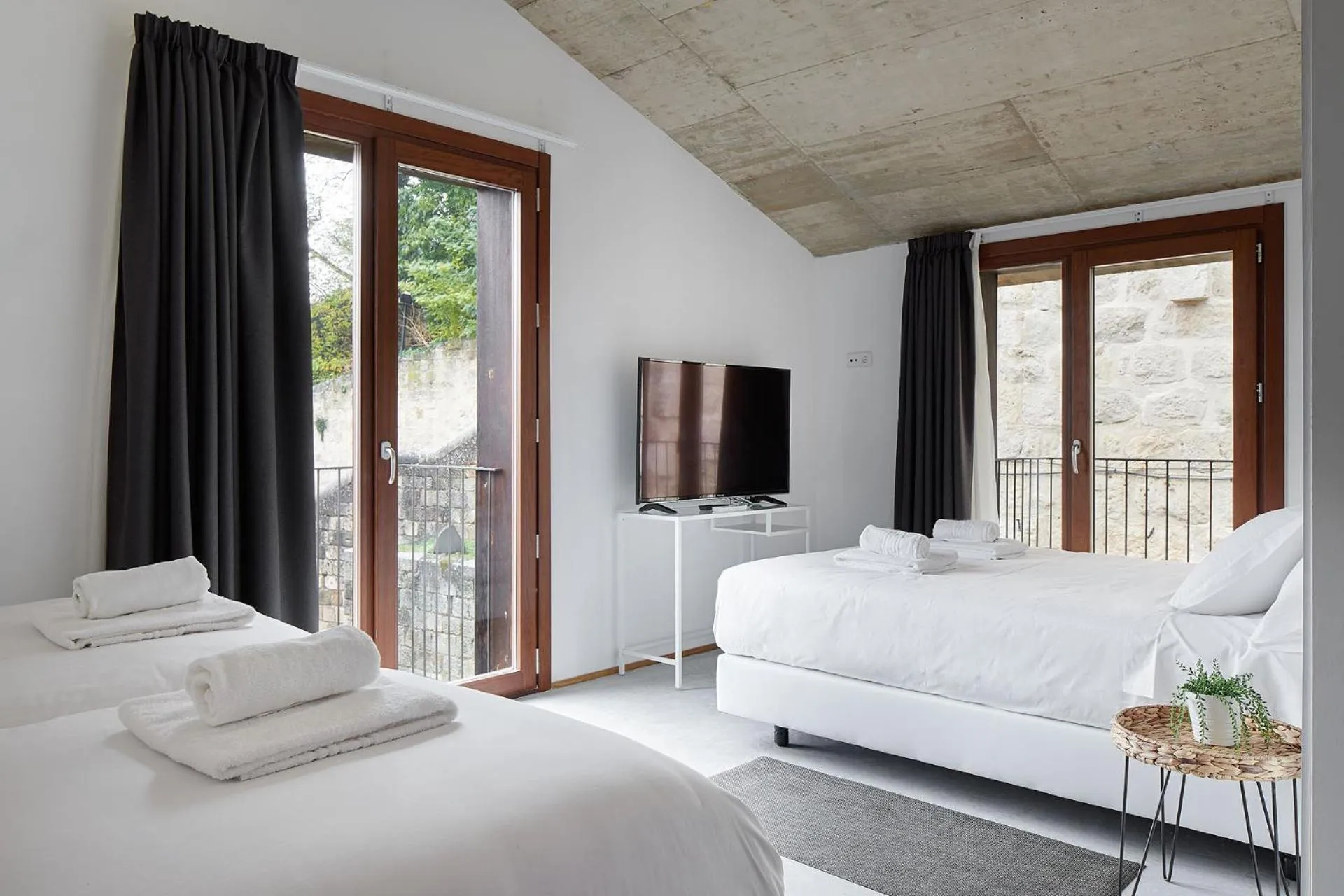 Bed in IRAIPE Estella Rooms Auto Check-in