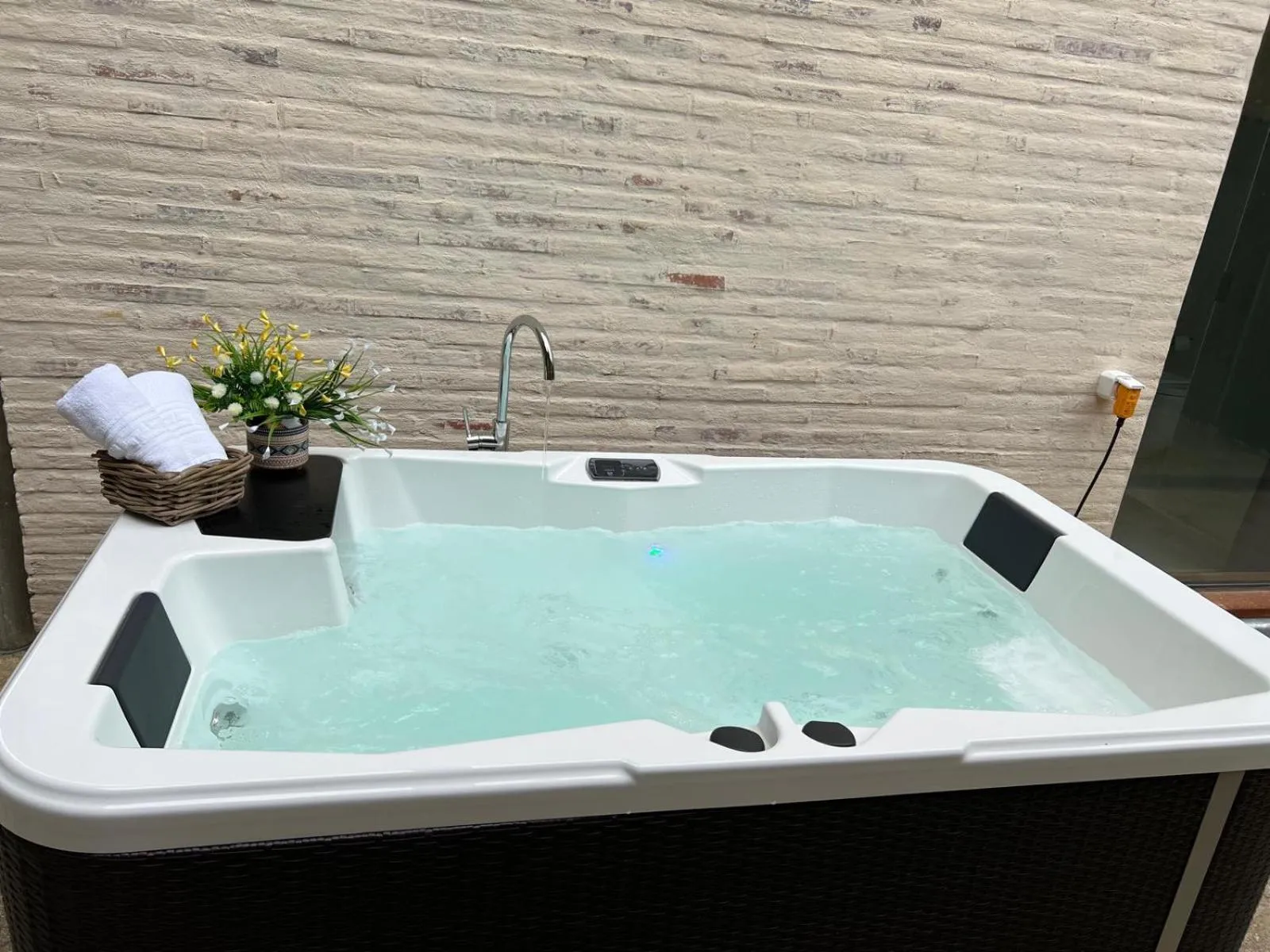 IRAIPE Estella Rooms Auto Check-in