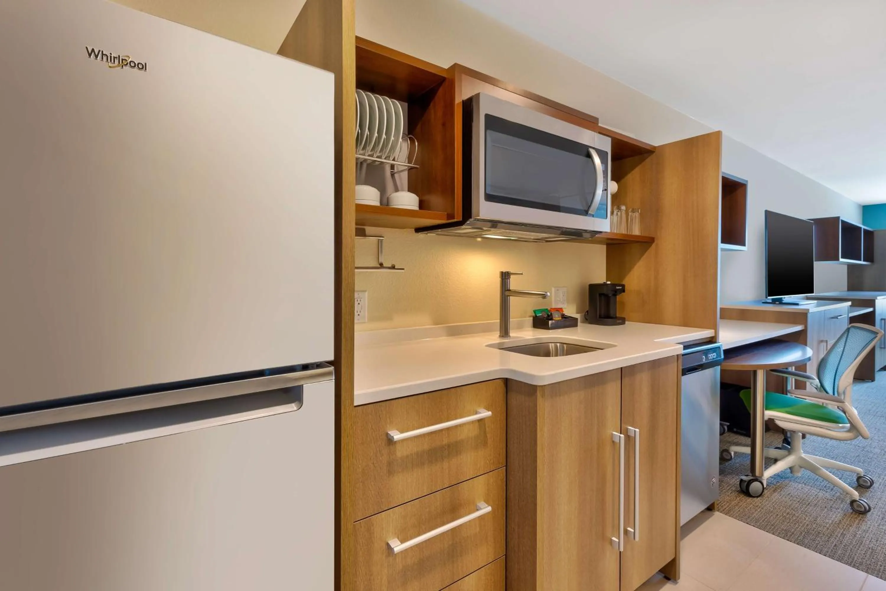 Kitchen or kitchenette in Home2 Suites By Hilton Saginaw, Mi
