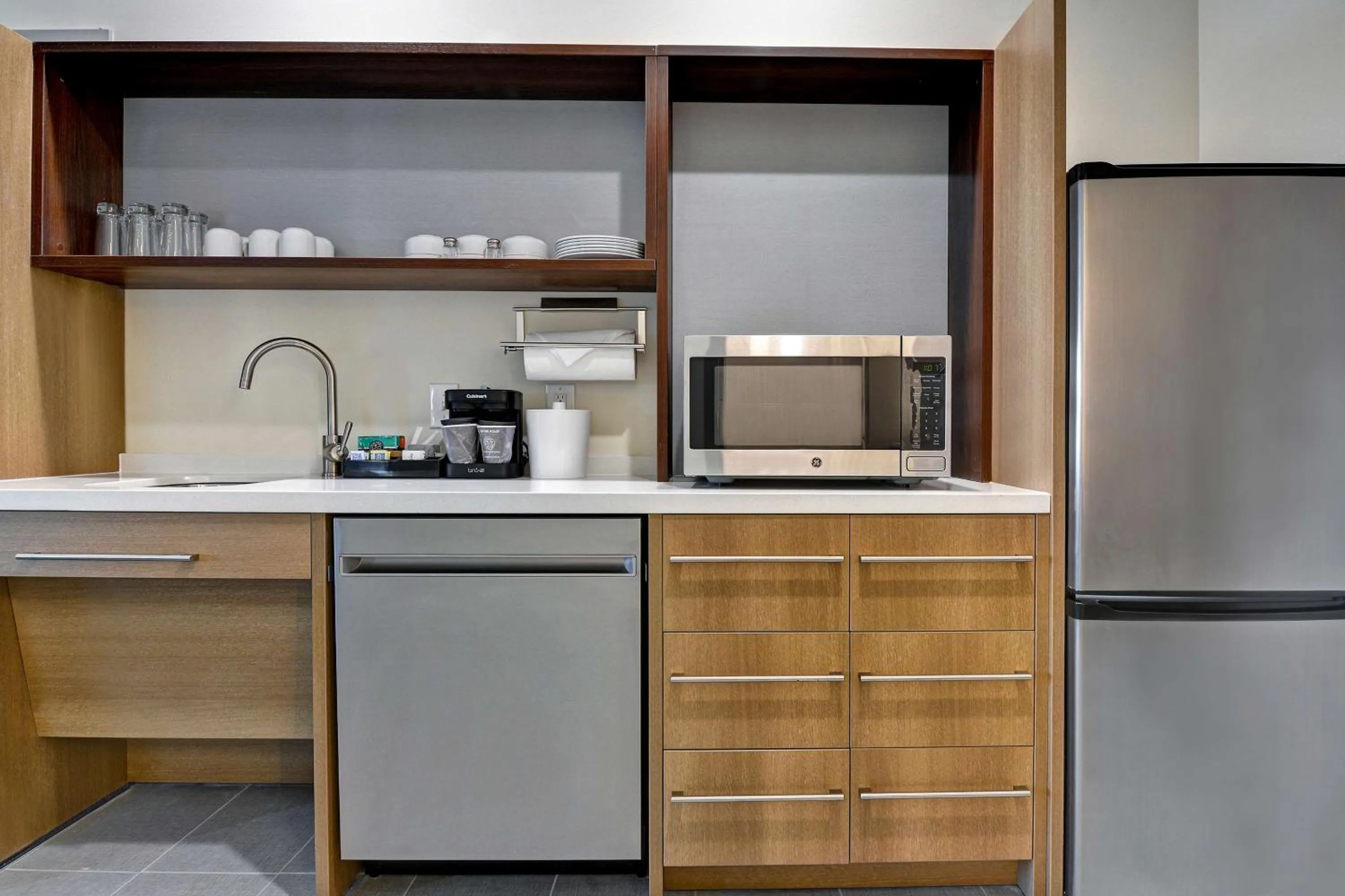 Kitchen or kitchenette in Home2 Suites By Hilton Savannah Midtown, Ga