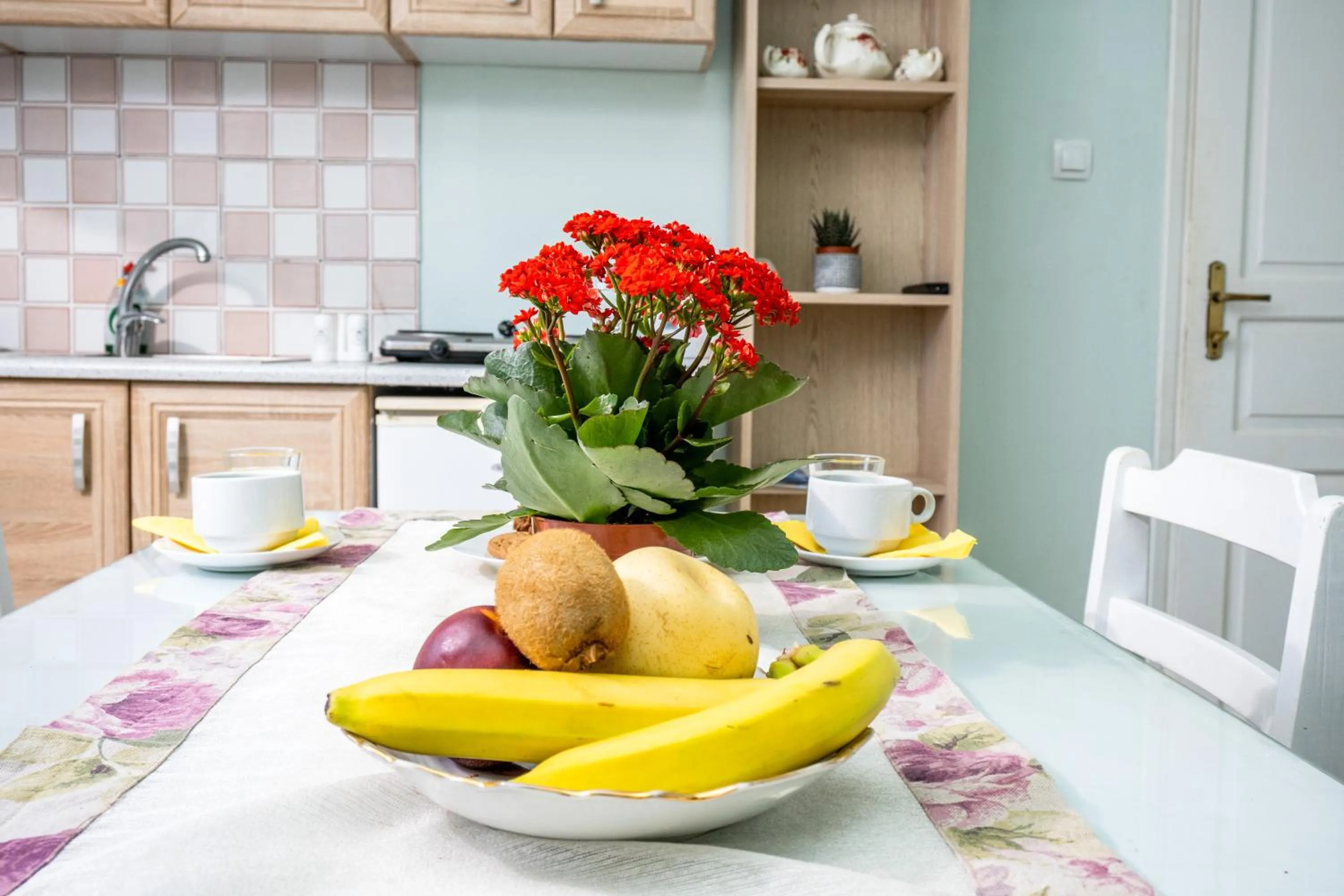 Kitchen or kitchenette in Alexandra Apartments