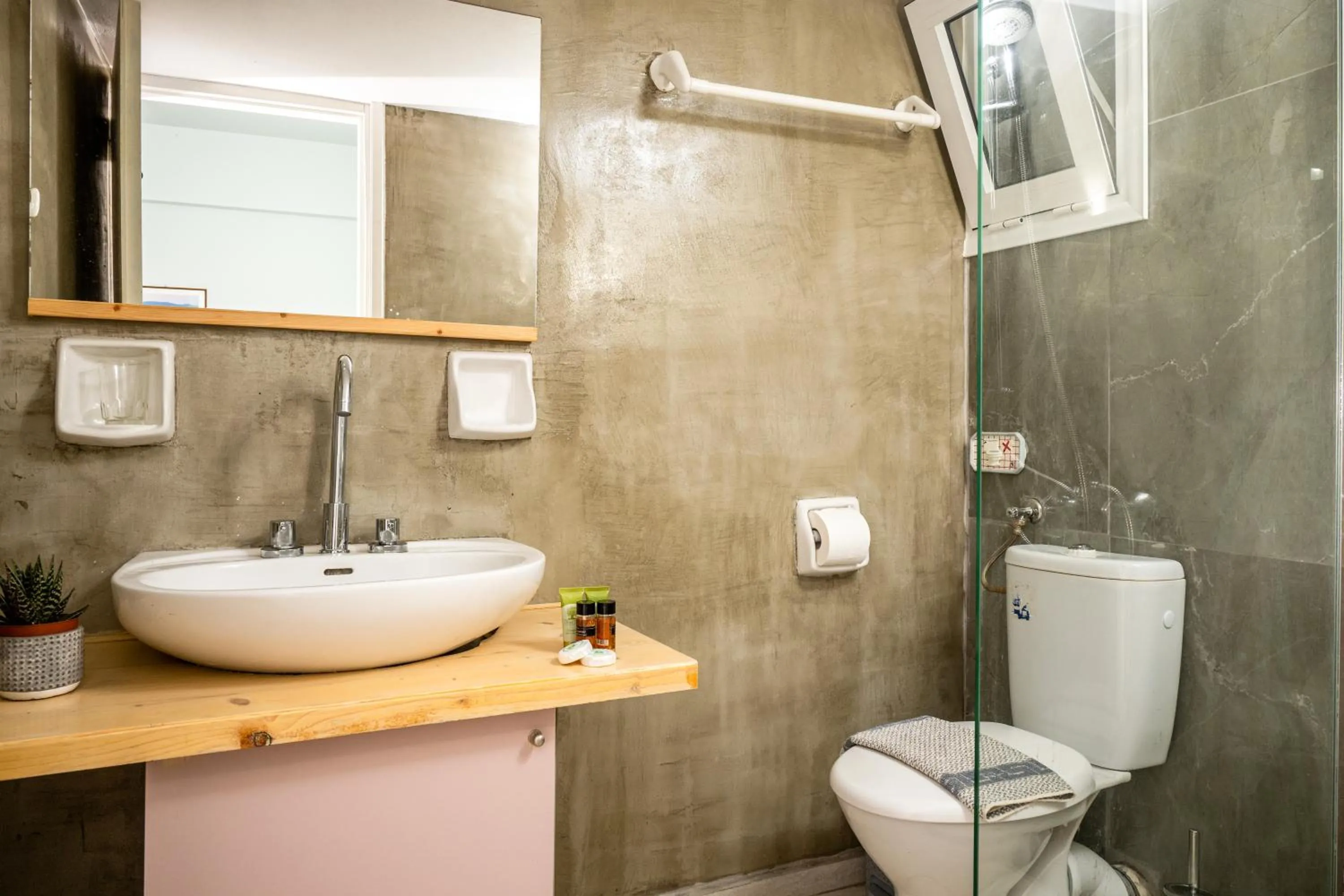 Bathroom in Alexandra Apartments