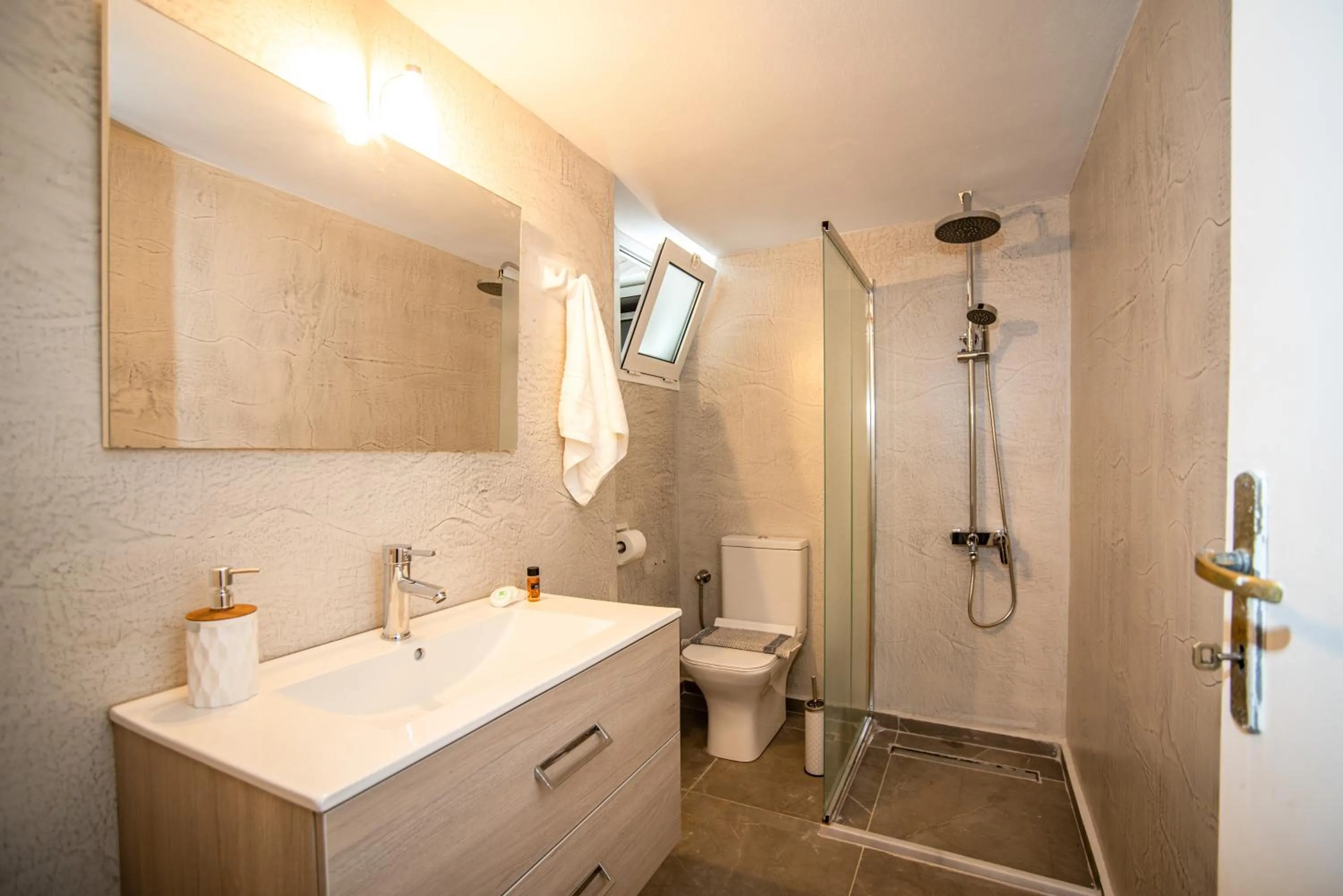 Bath in Alexandra Apartments