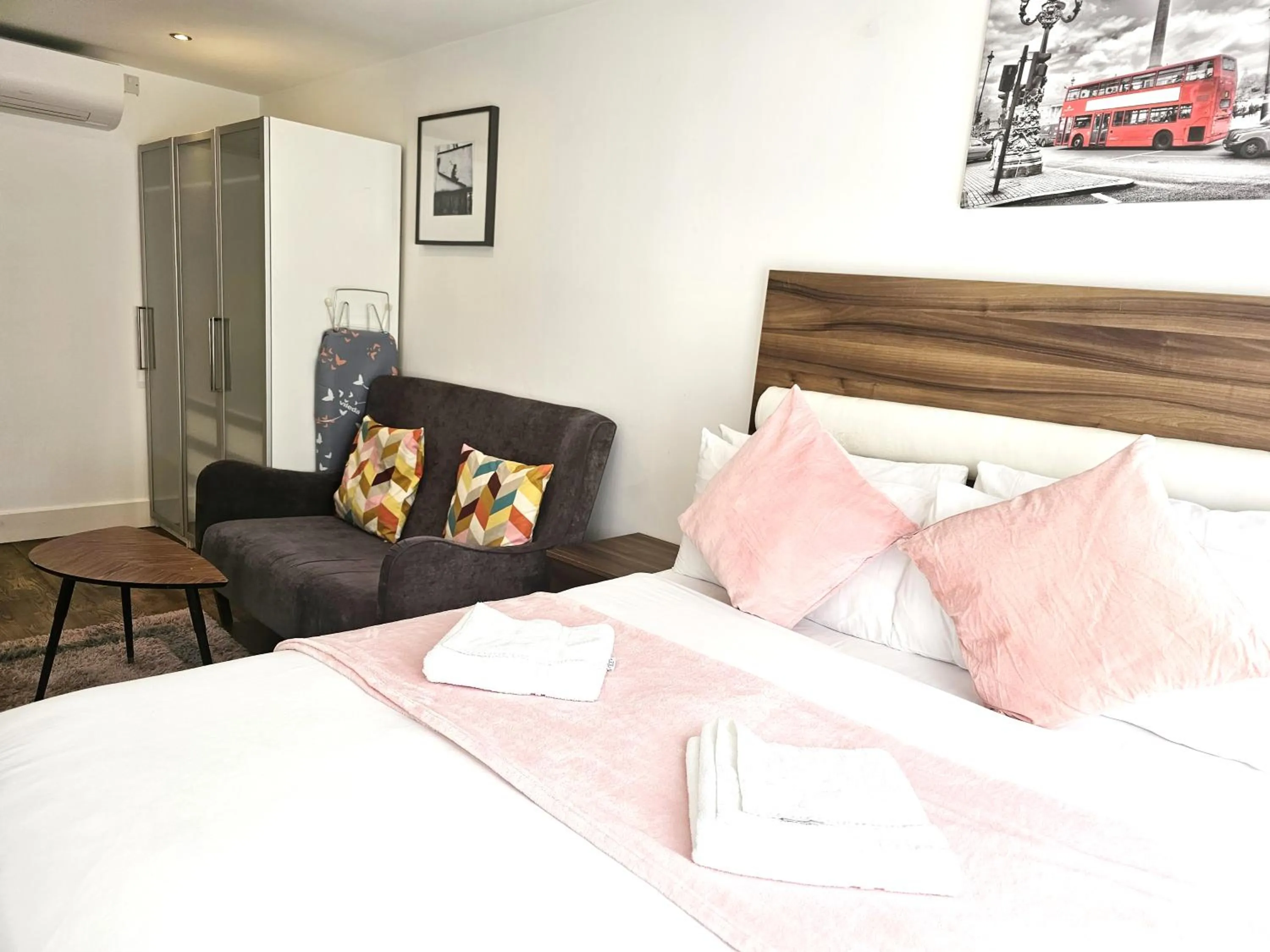 Bed in Camden Prime ApartHotel