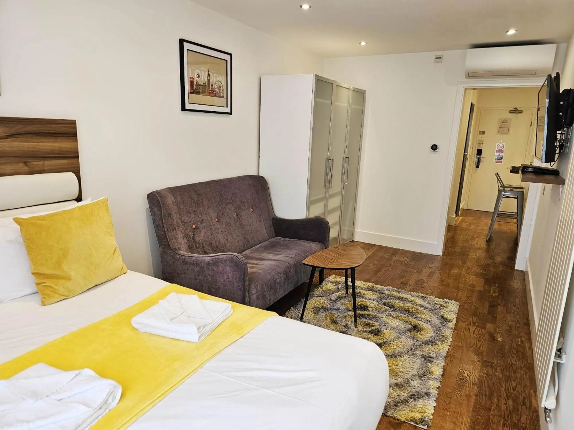 Bed in Camden Prime ApartHotel